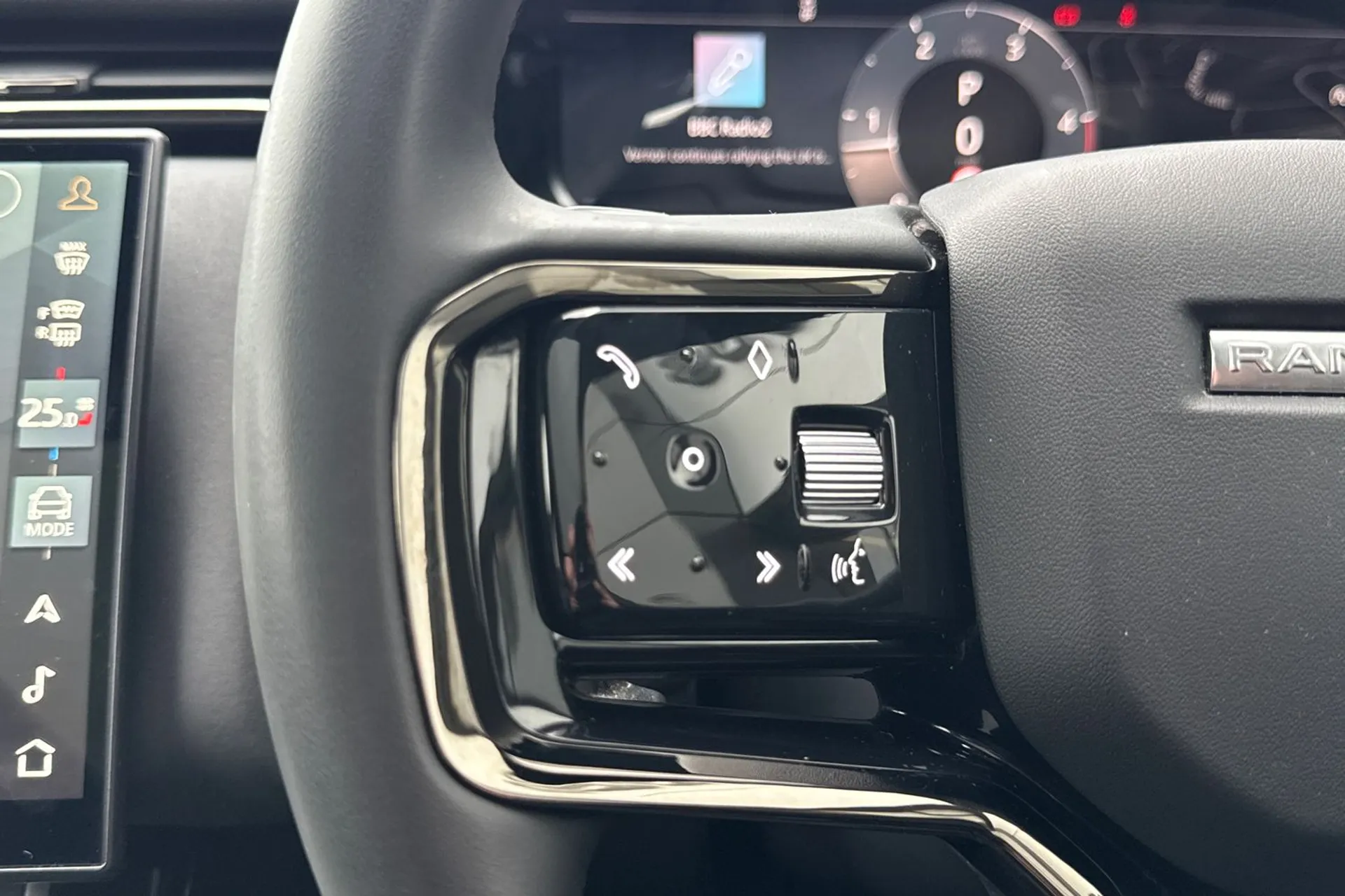 LAND ROVER RANGE ROVER VELAR thumbnail image number 35