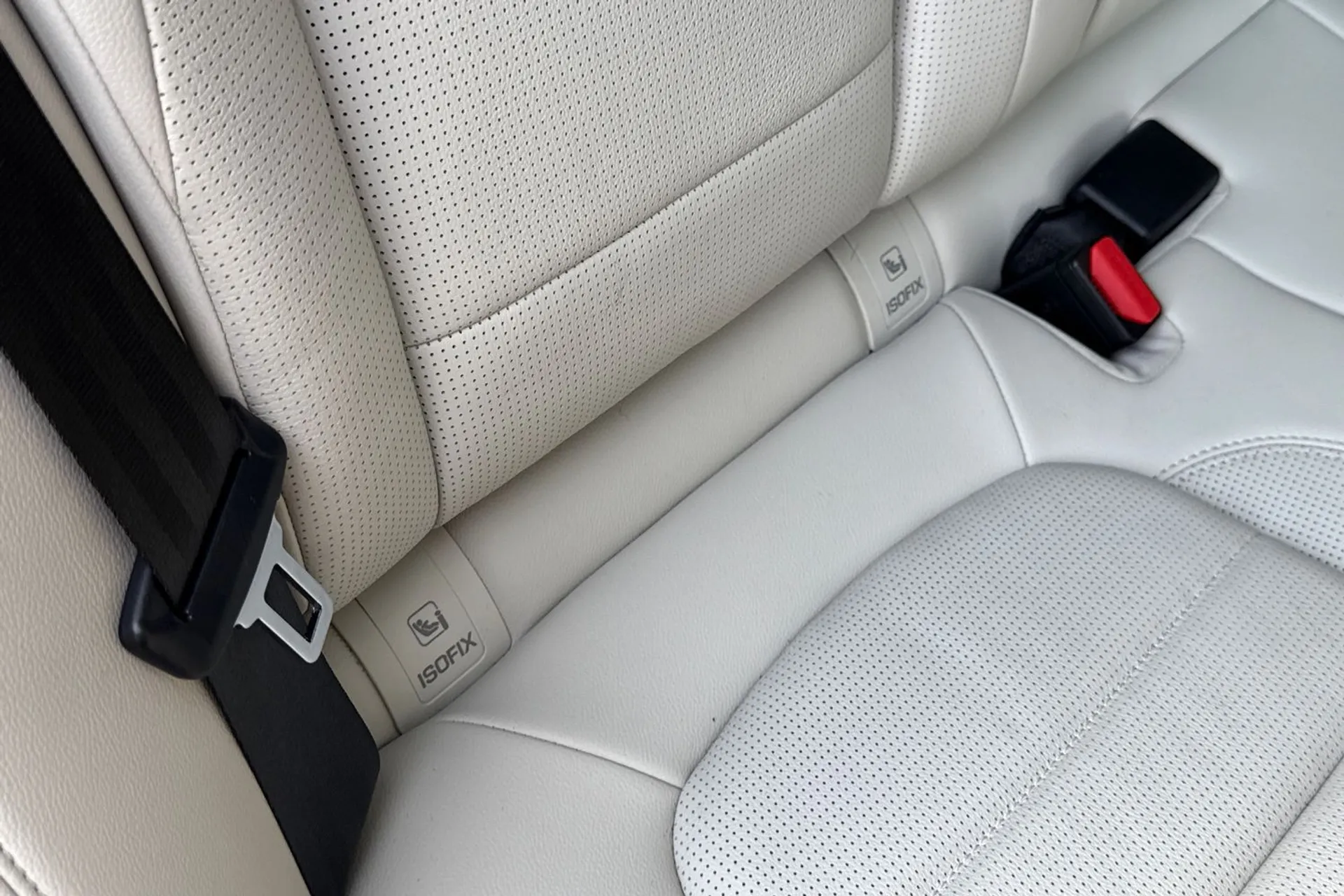 Jaguar F-PACE thumbnail image number 39