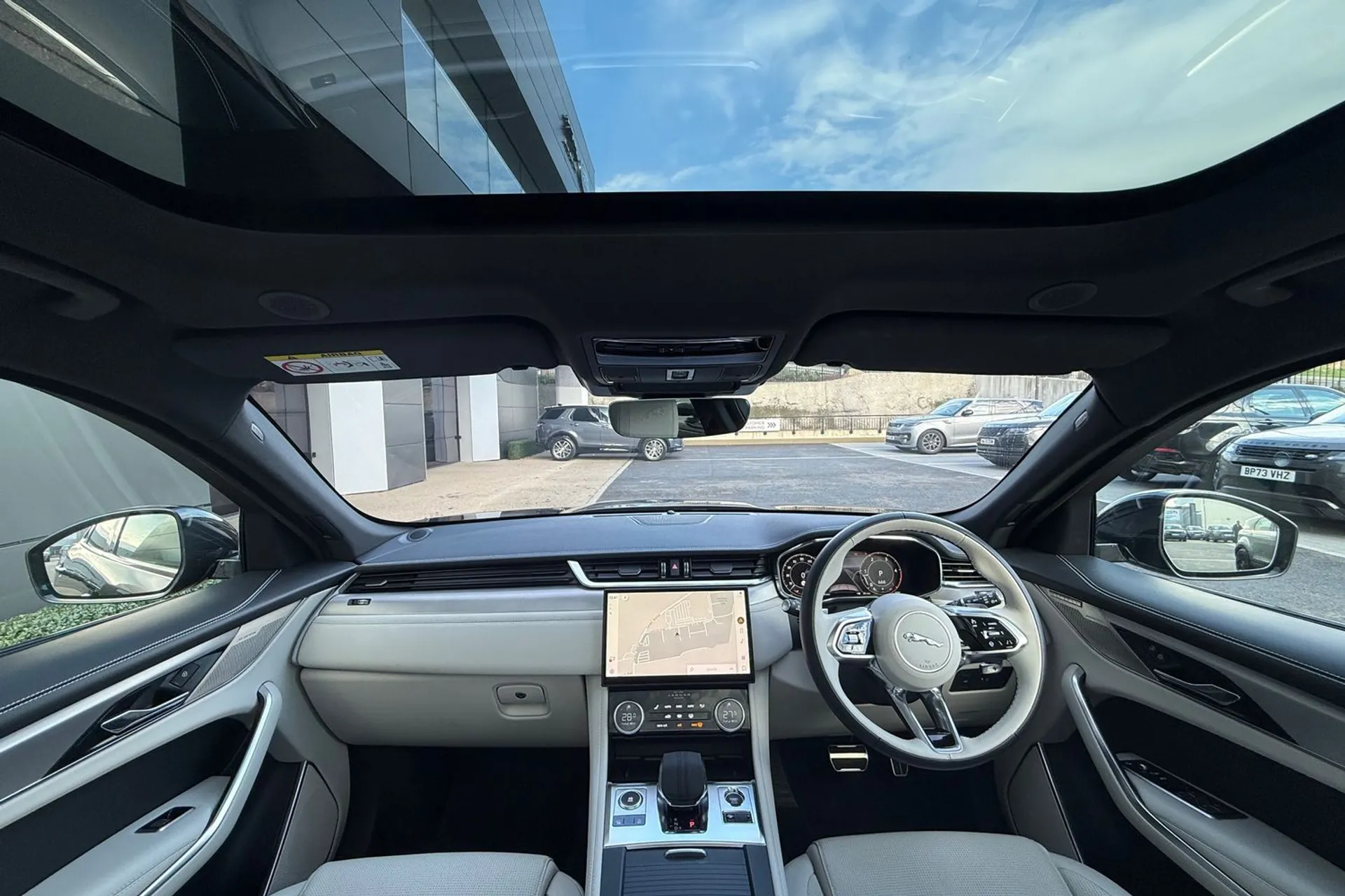 Jaguar F-PACE thumbnail image number 3