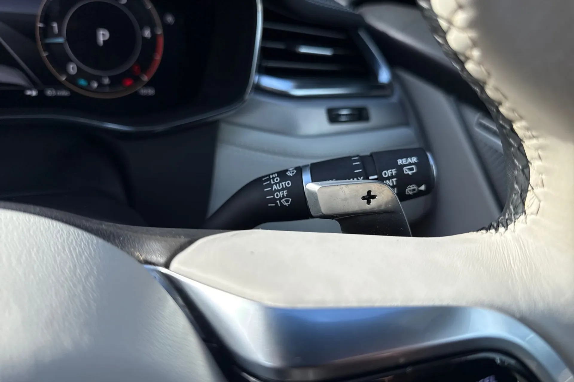 Jaguar F-PACE thumbnail image number 32