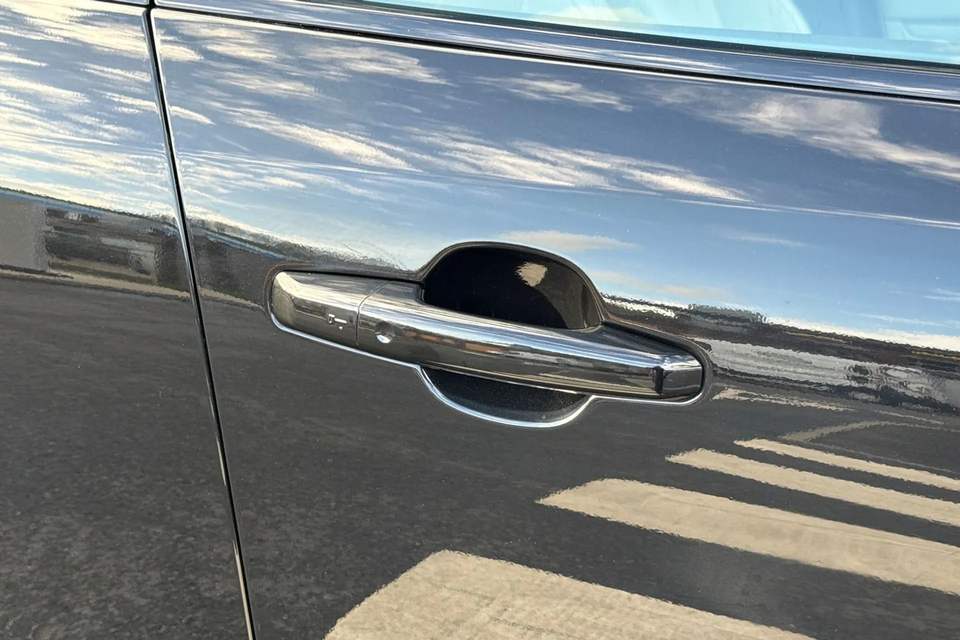 Jaguar F-PACE thumbnail image number 34