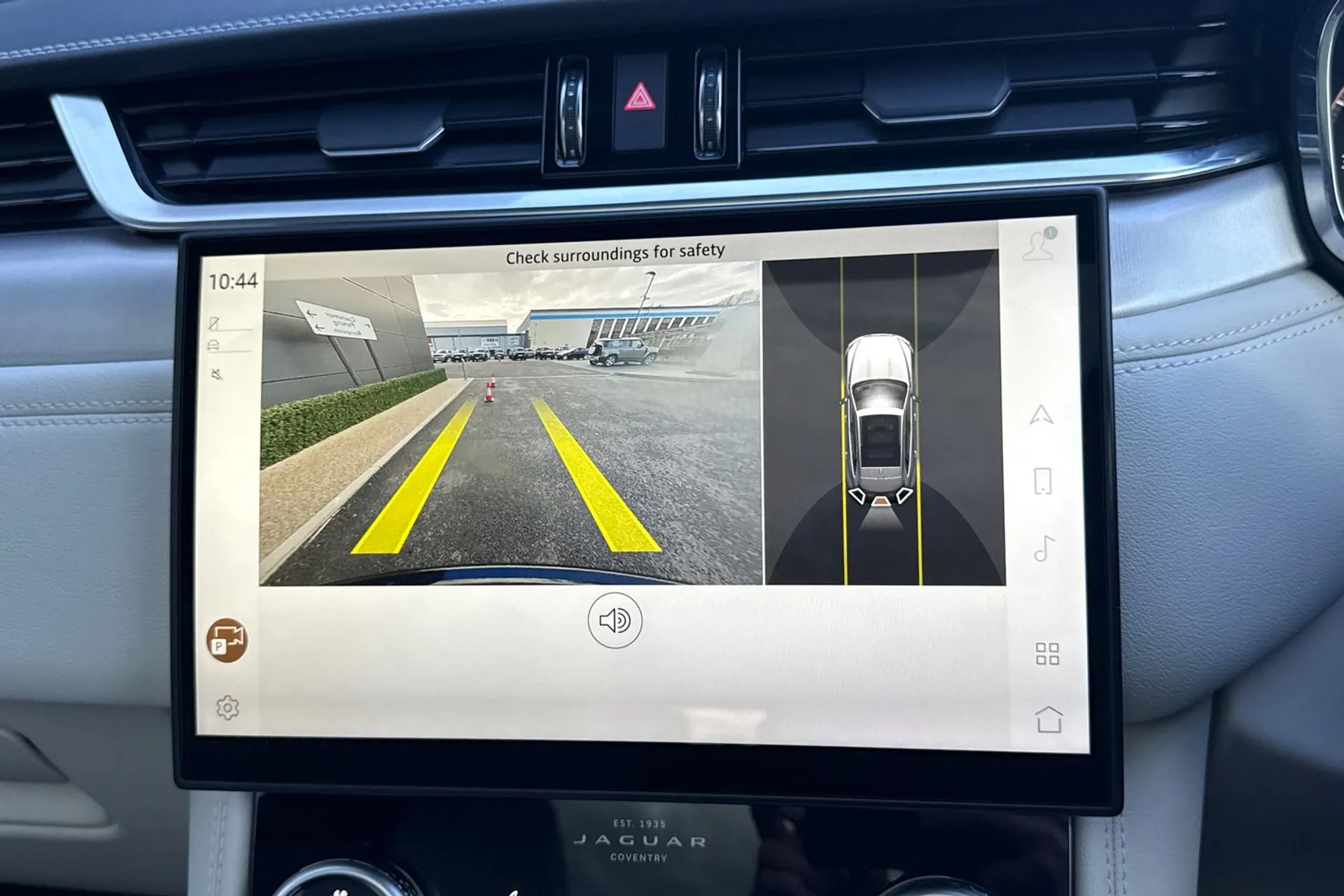 Jaguar F-PACE thumbnail image number 4