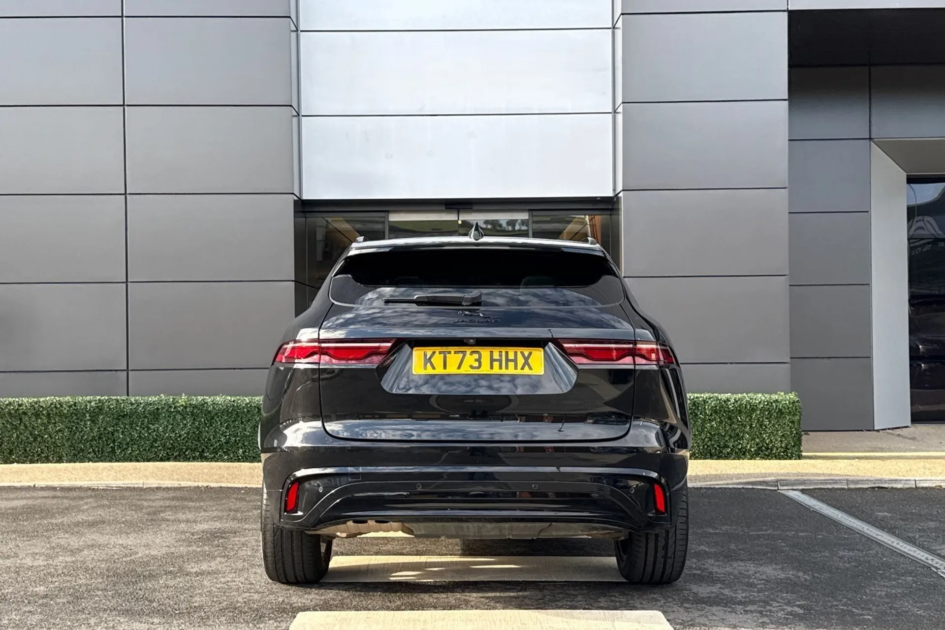 Jaguar F-PACE thumbnail image number 13