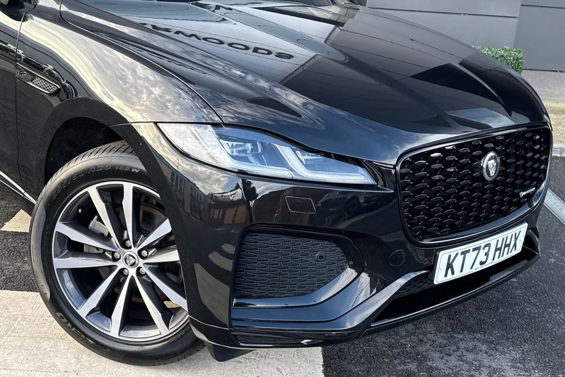 Jaguar F-PACE thumbnail image number 23