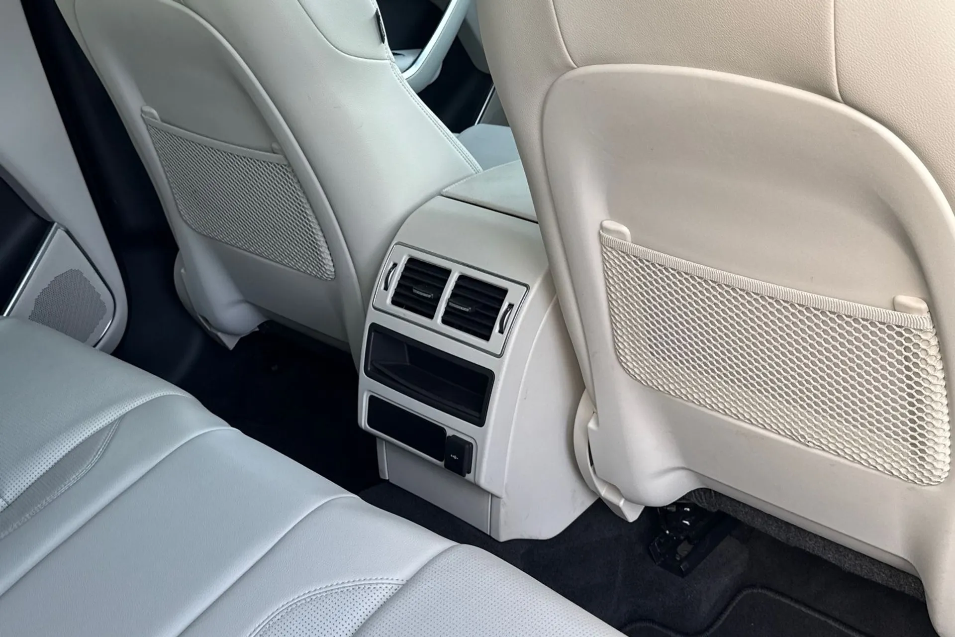 Jaguar F-PACE thumbnail image number 40