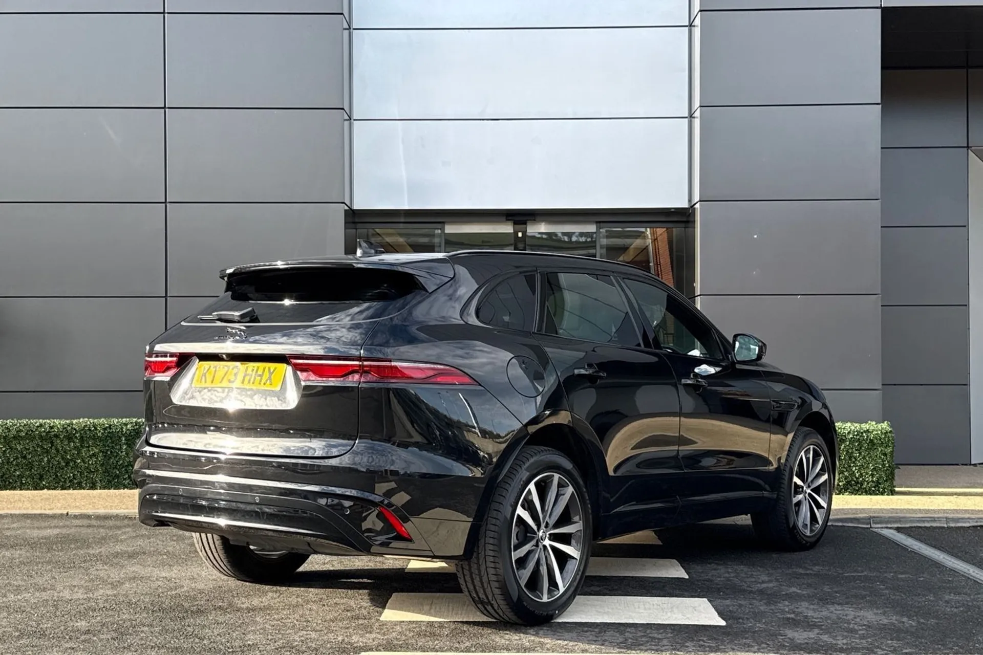 Jaguar F-PACE thumbnail image number 11