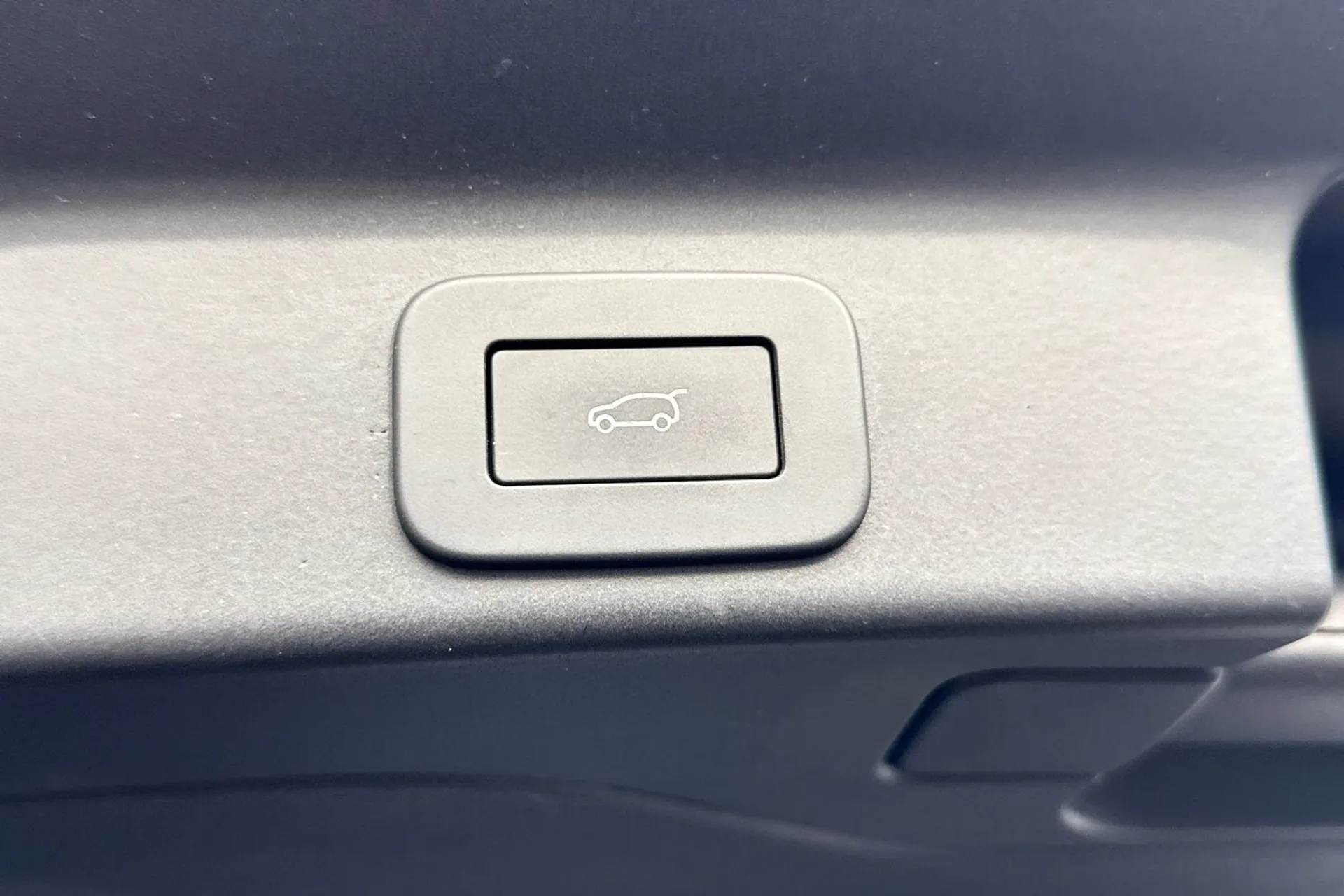 Jaguar F-PACE thumbnail image number 45