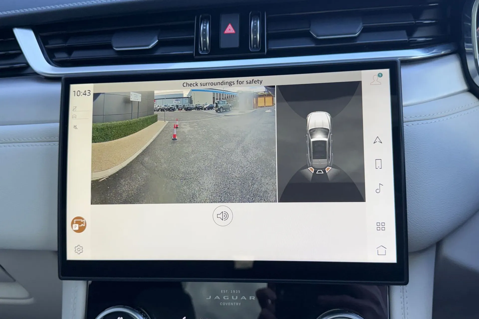 Jaguar F-PACE thumbnail image number 62