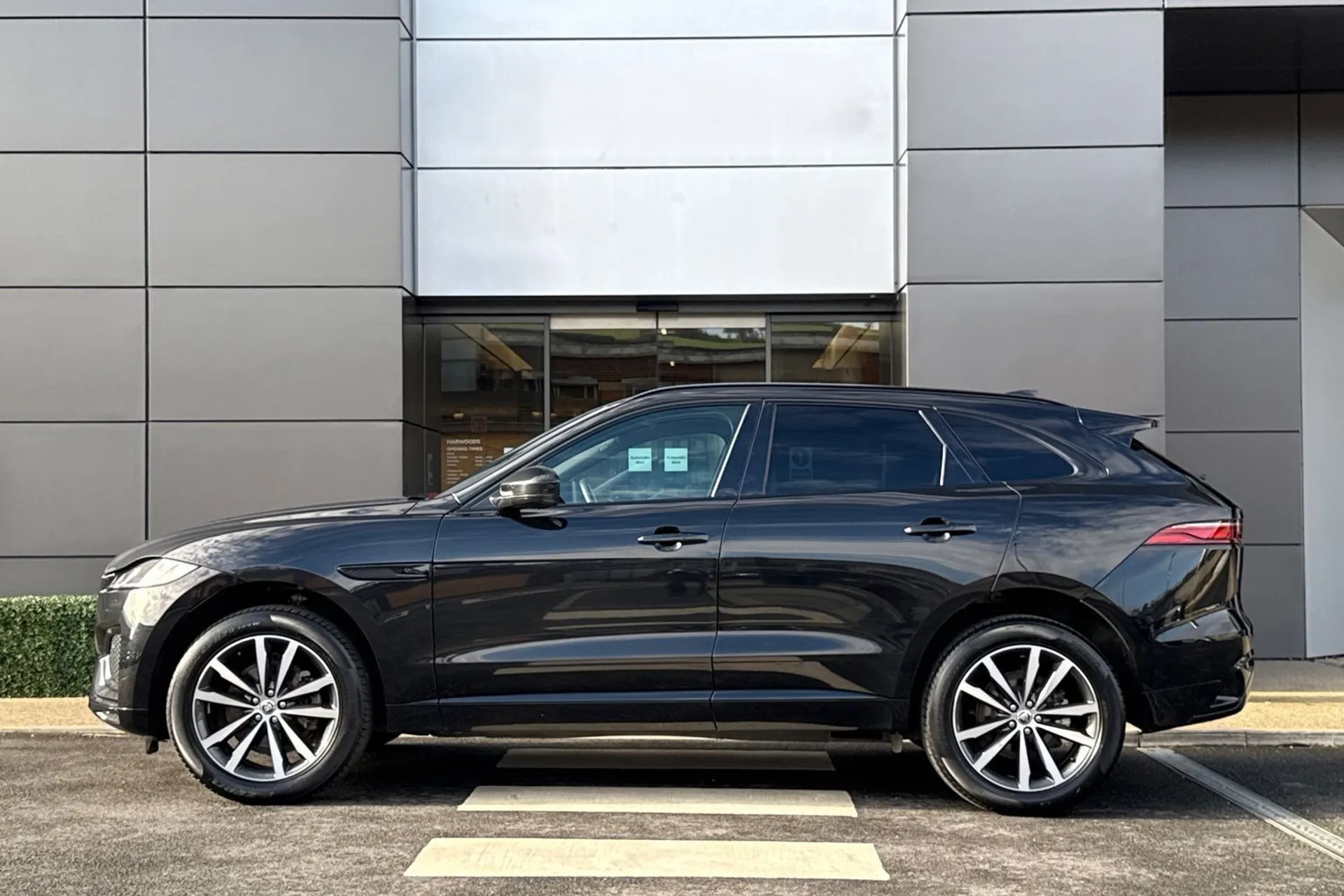 Jaguar F-PACE thumbnail image number 6