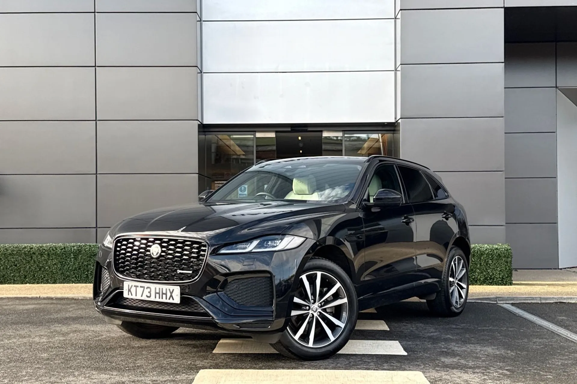 Jaguar F-PACE thumbnail image number 7