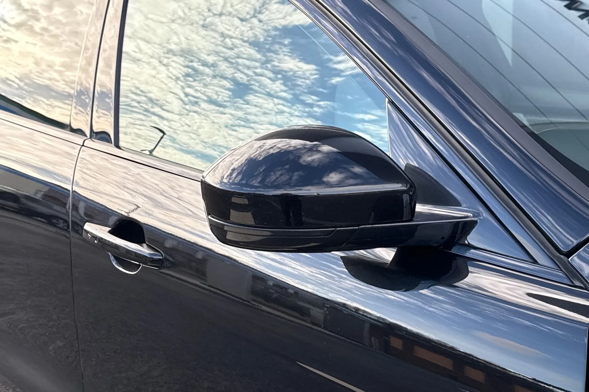 Jaguar F-PACE thumbnail image number 35