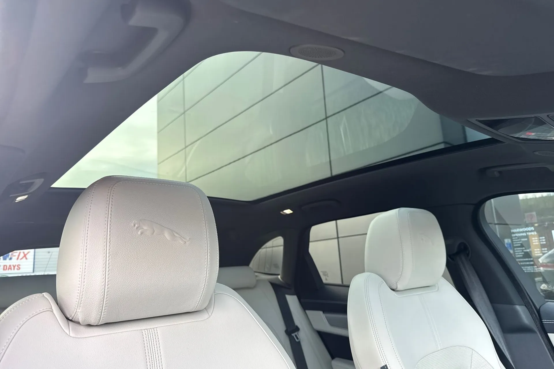 Jaguar F-PACE thumbnail image number 9