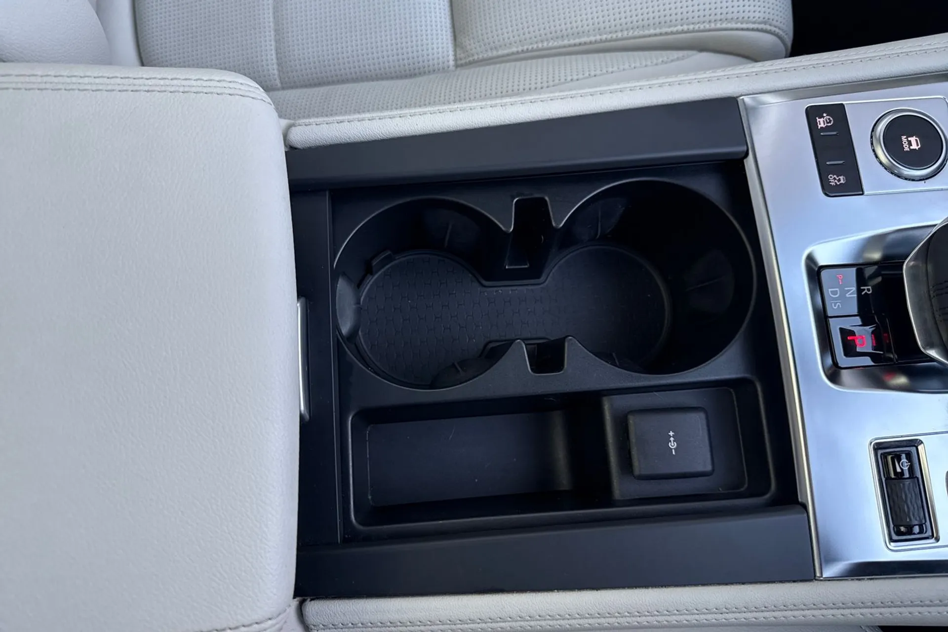 Jaguar F-PACE thumbnail image number 55