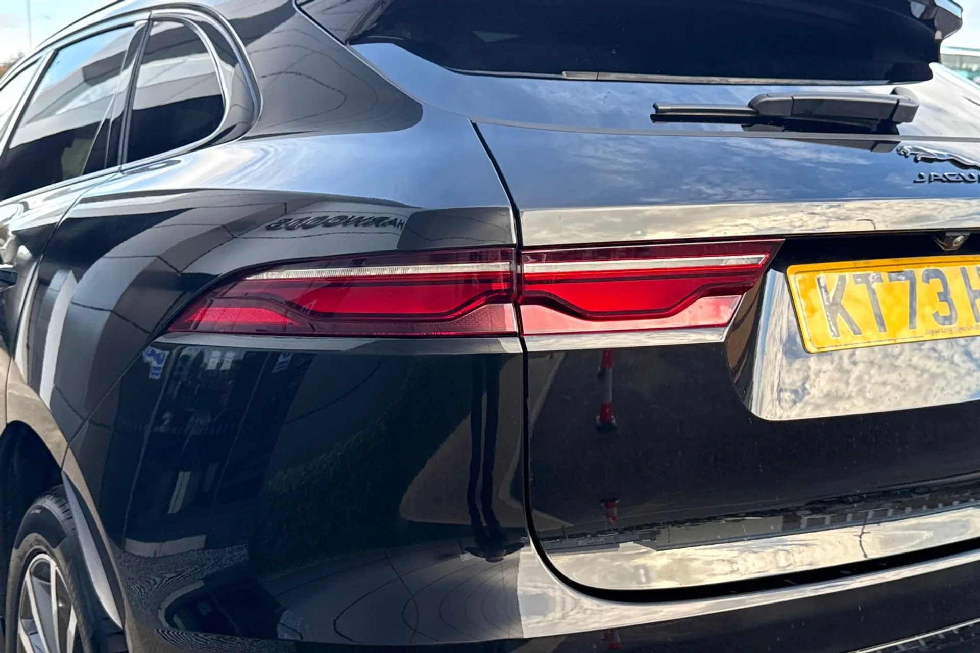 Jaguar F-PACE thumbnail image number 43