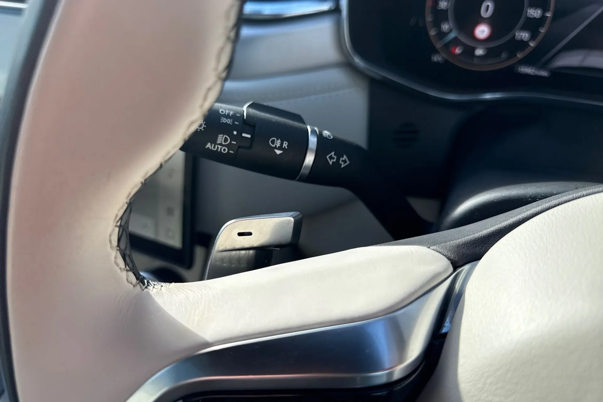 Jaguar F-PACE thumbnail image number 31