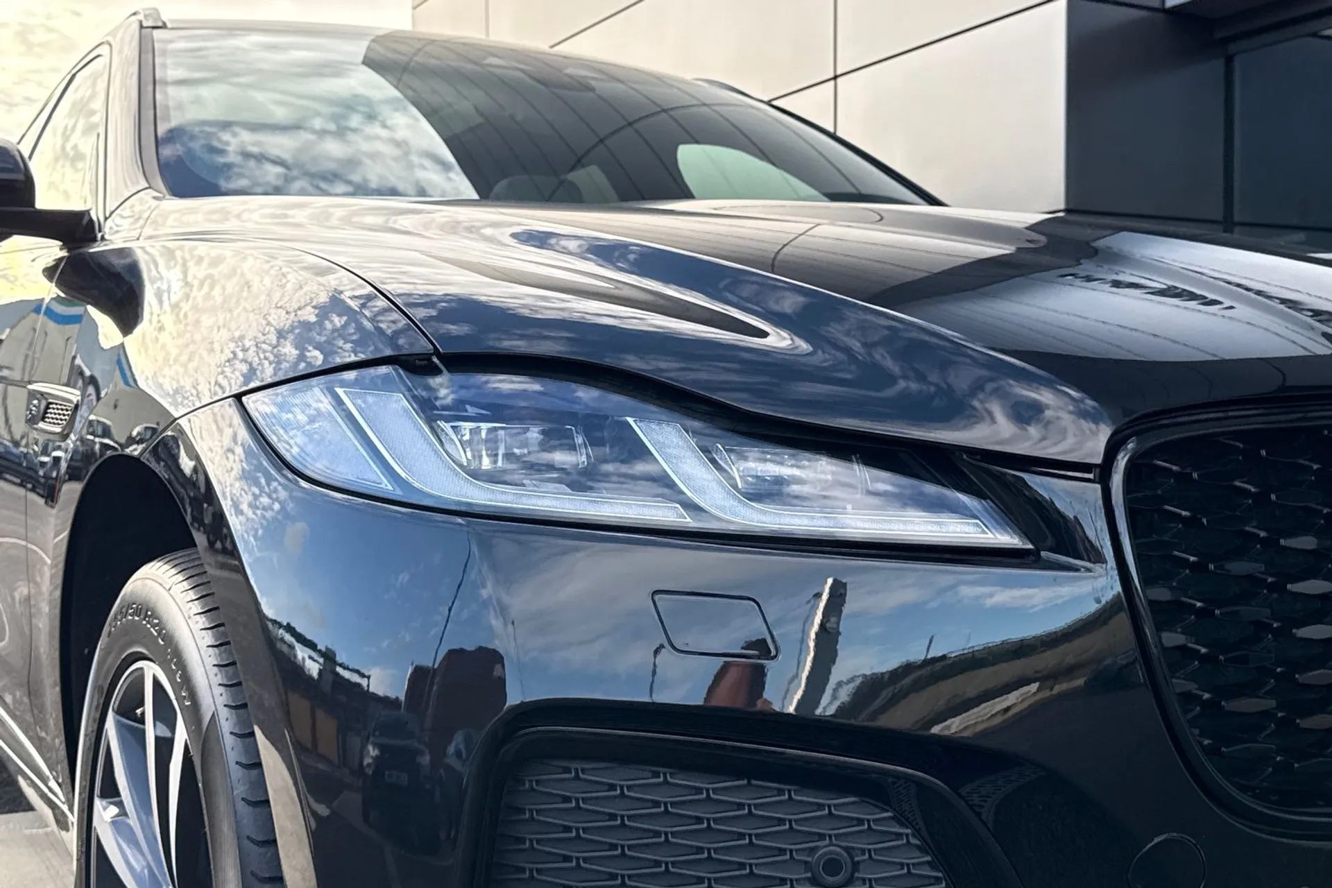 Jaguar F-PACE thumbnail image number 24