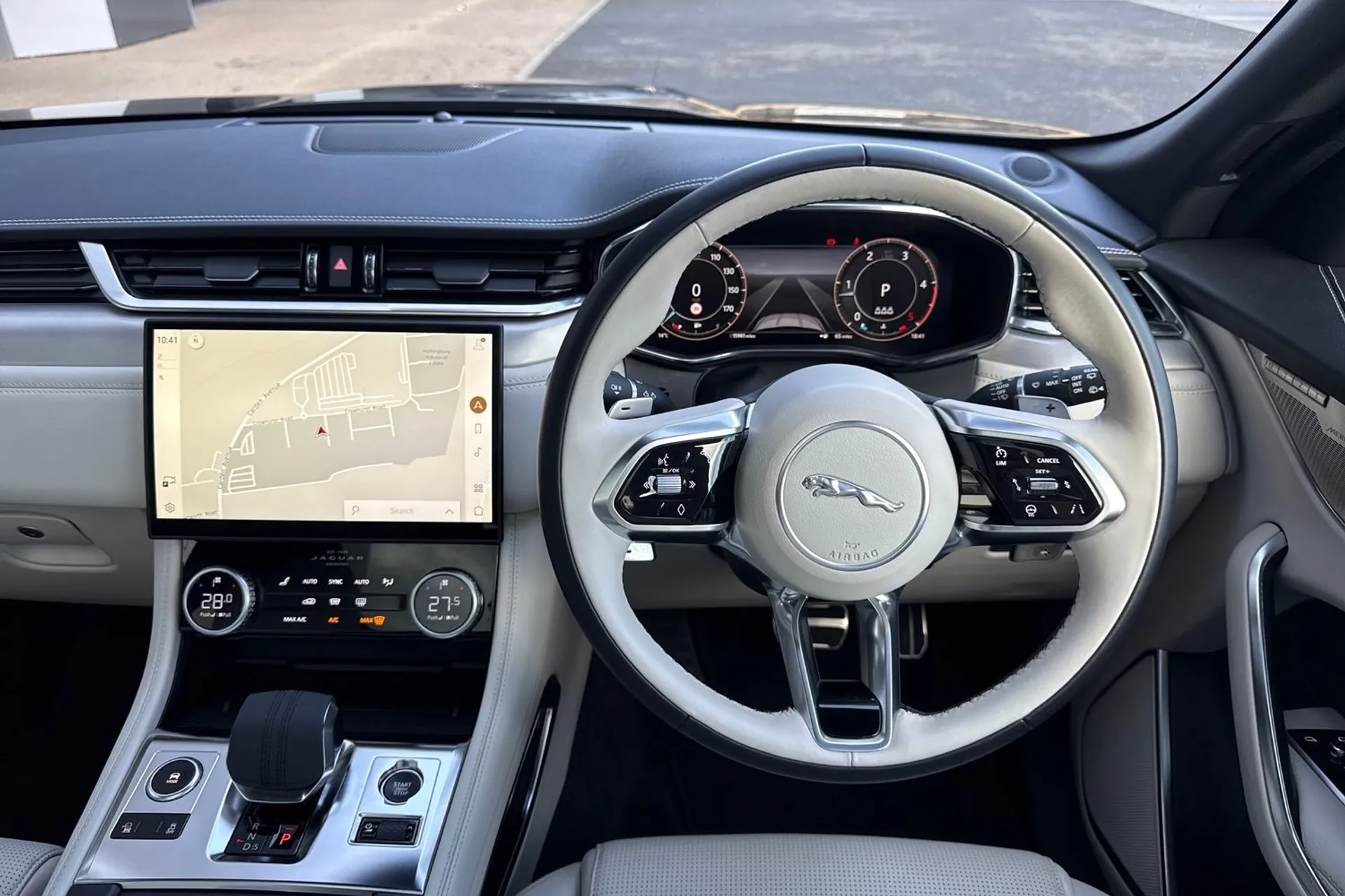 Jaguar F-PACE thumbnail image number 26