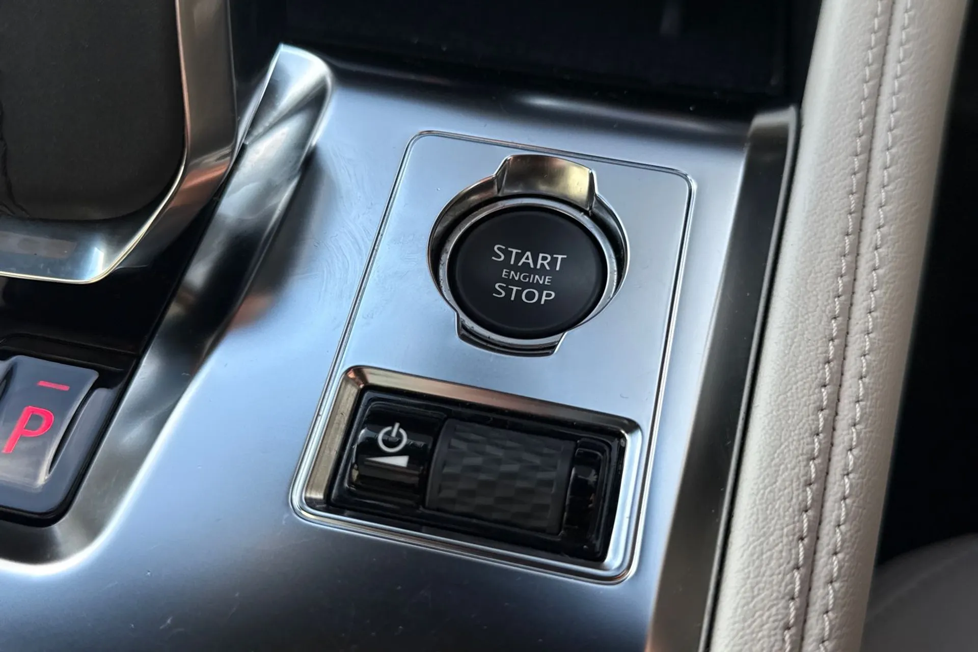 Jaguar F-PACE thumbnail image number 56