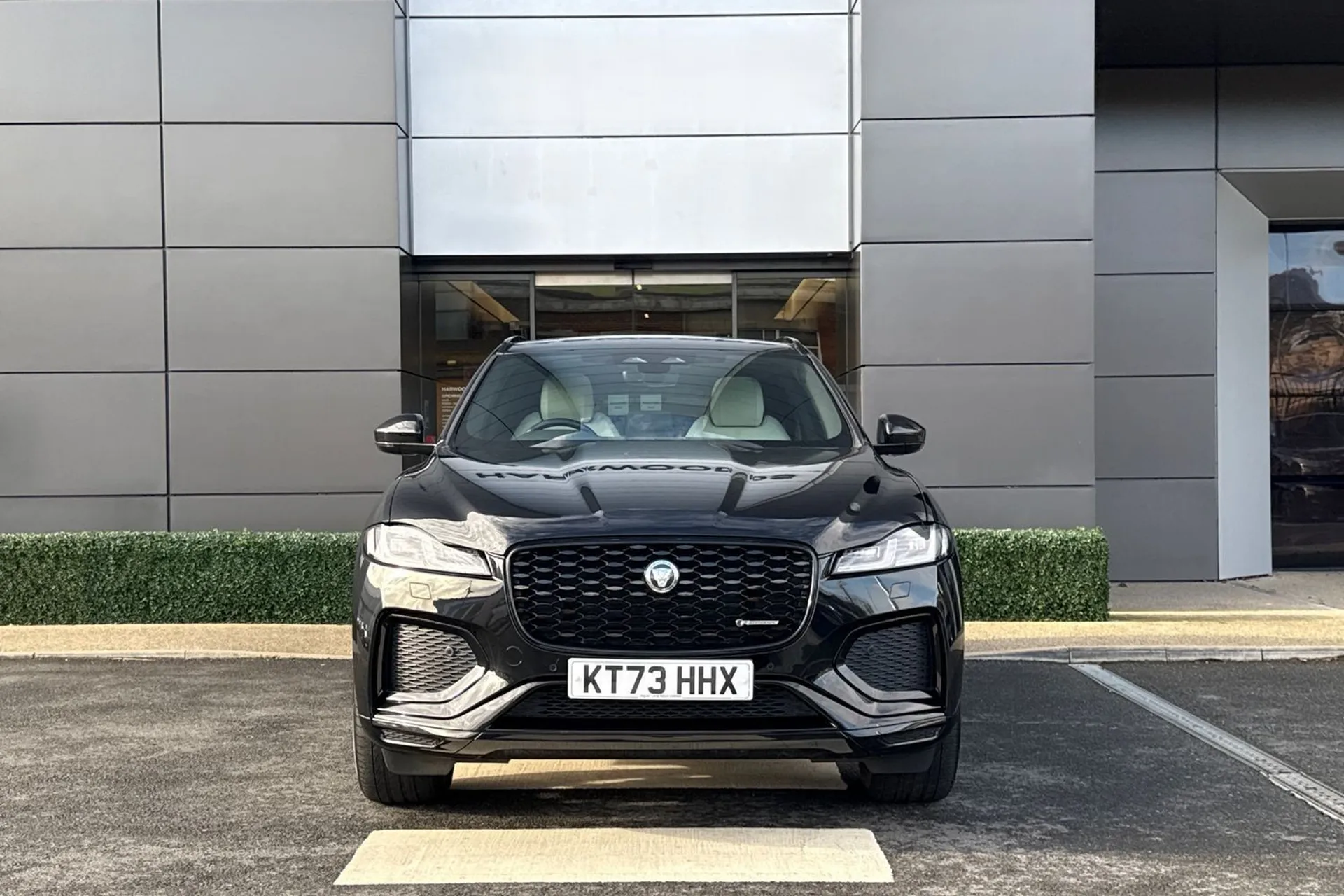 Jaguar F-PACE thumbnail image number 10