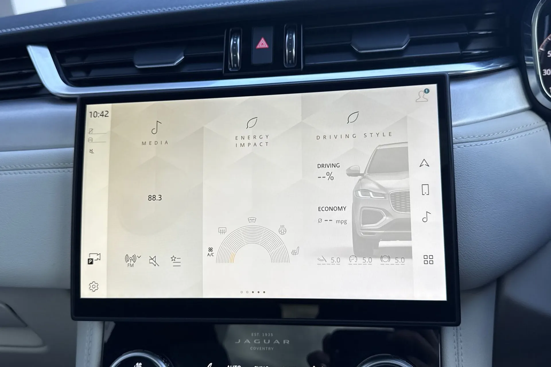 Jaguar F-PACE thumbnail image number 59