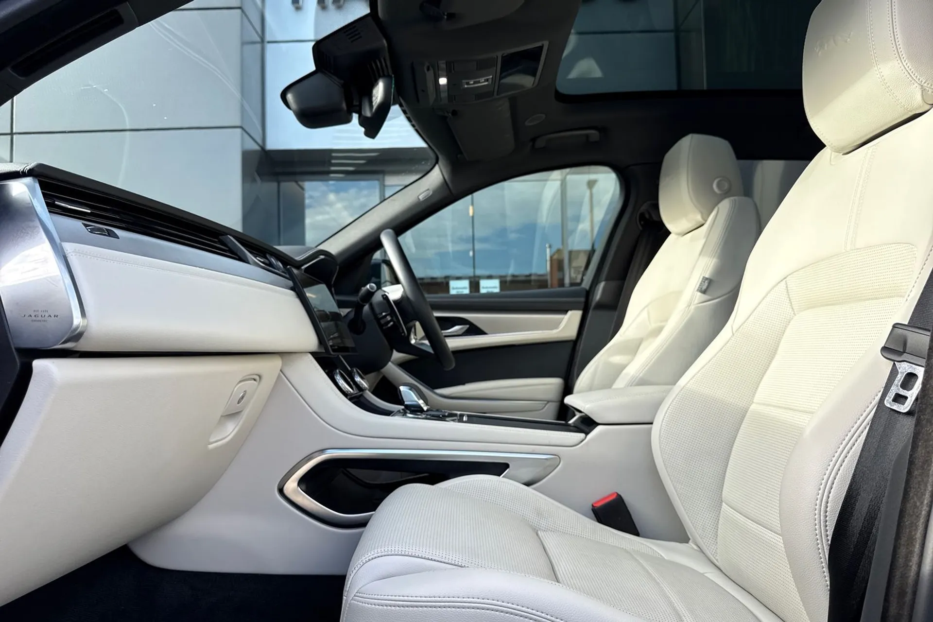 Jaguar F-PACE thumbnail image number 49