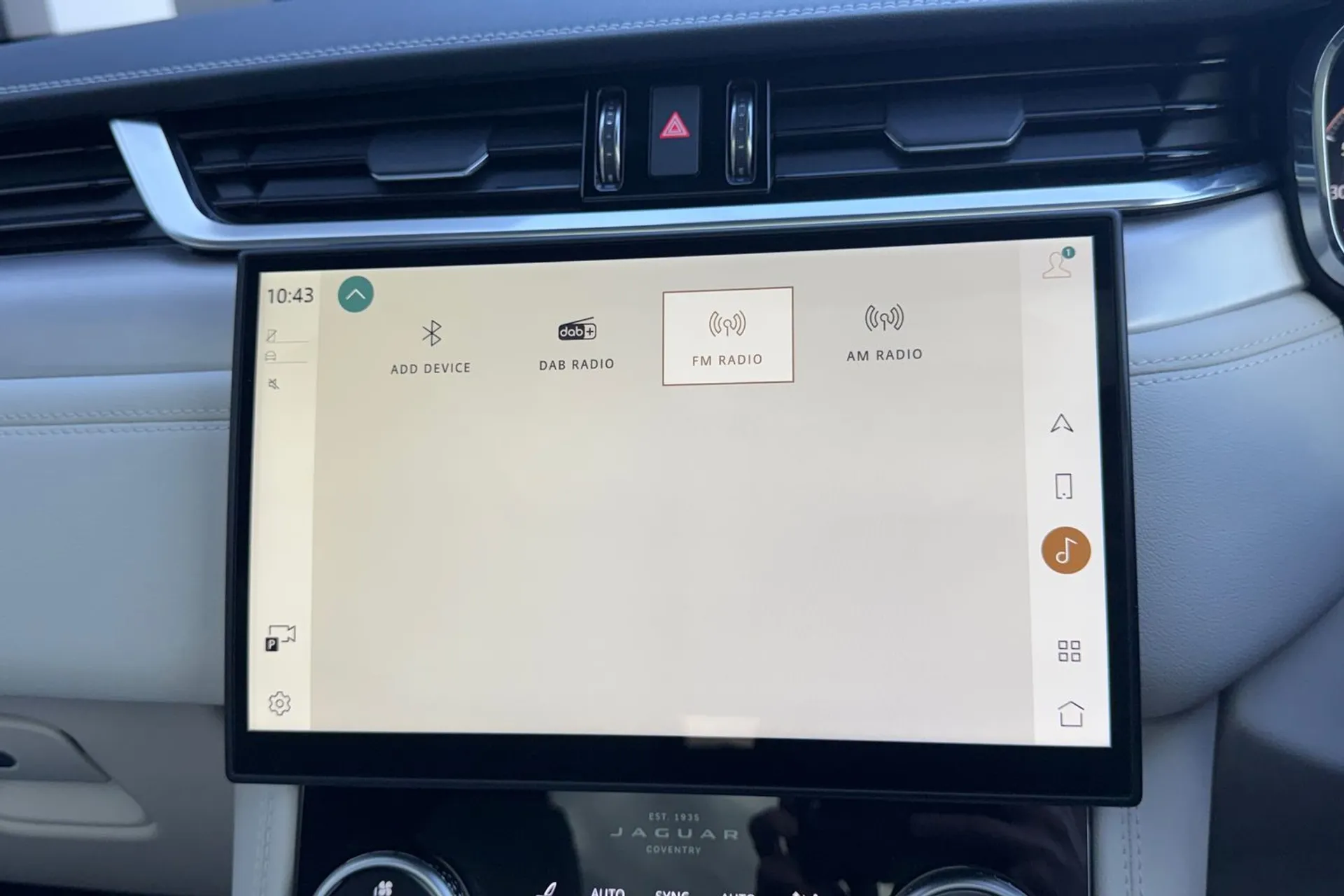 Jaguar F-PACE thumbnail image number 21