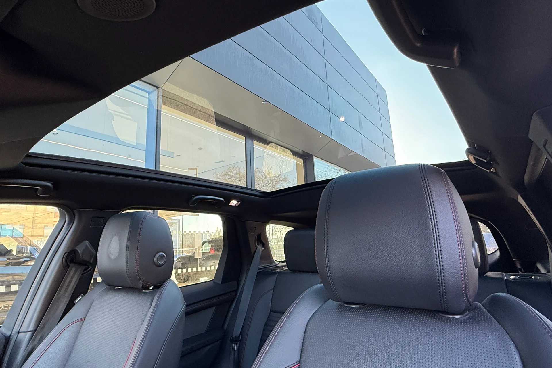 LAND ROVER DISCOVERY SPORT thumbnail image number 4