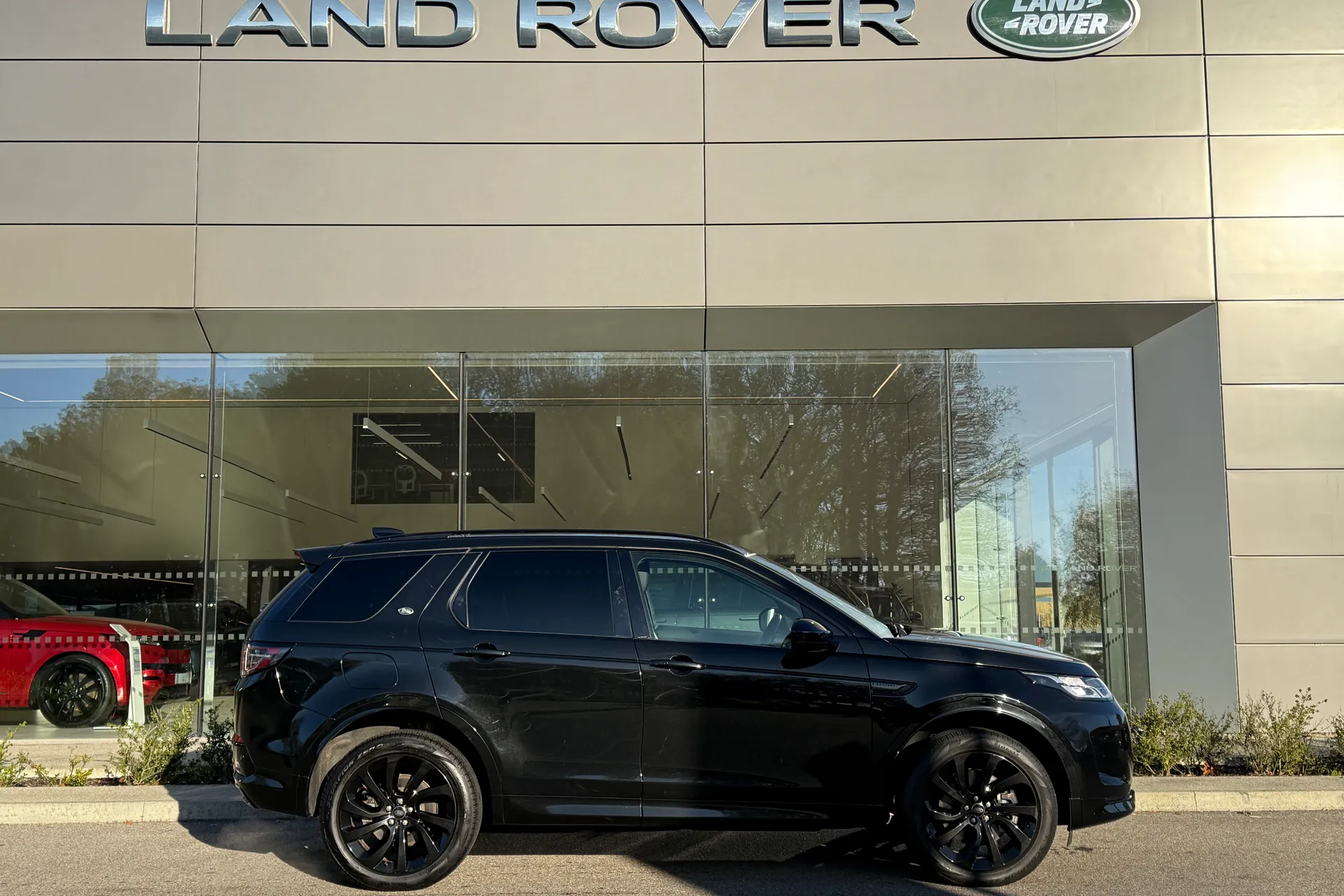 LAND ROVER DISCOVERY SPORT thumbnail image number 2