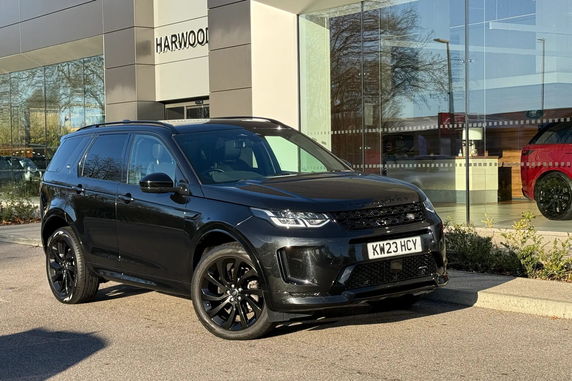 LAND ROVER DISCOVERY SPORT focused image