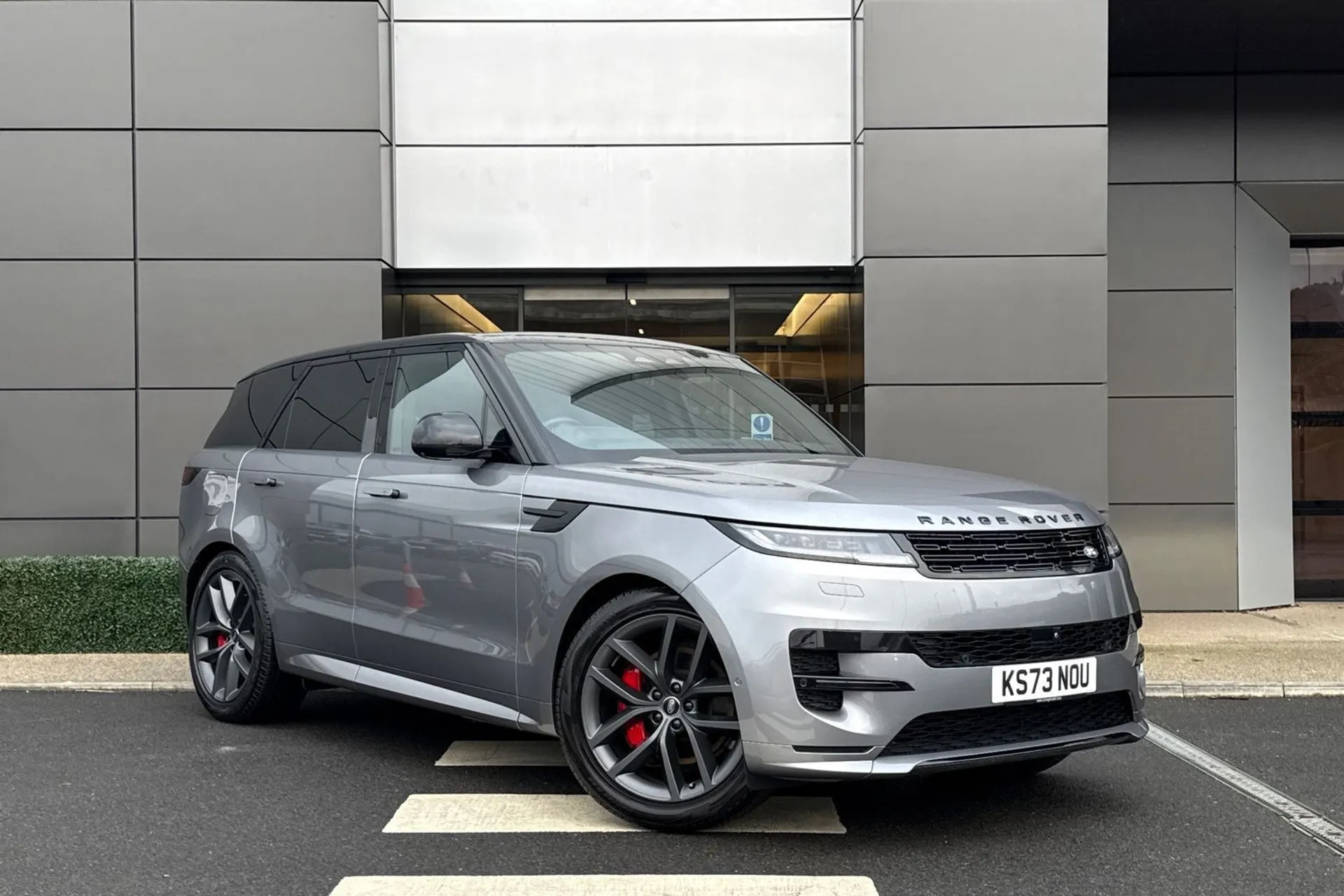 LAND ROVER RANGE ROVER SPORT focused image