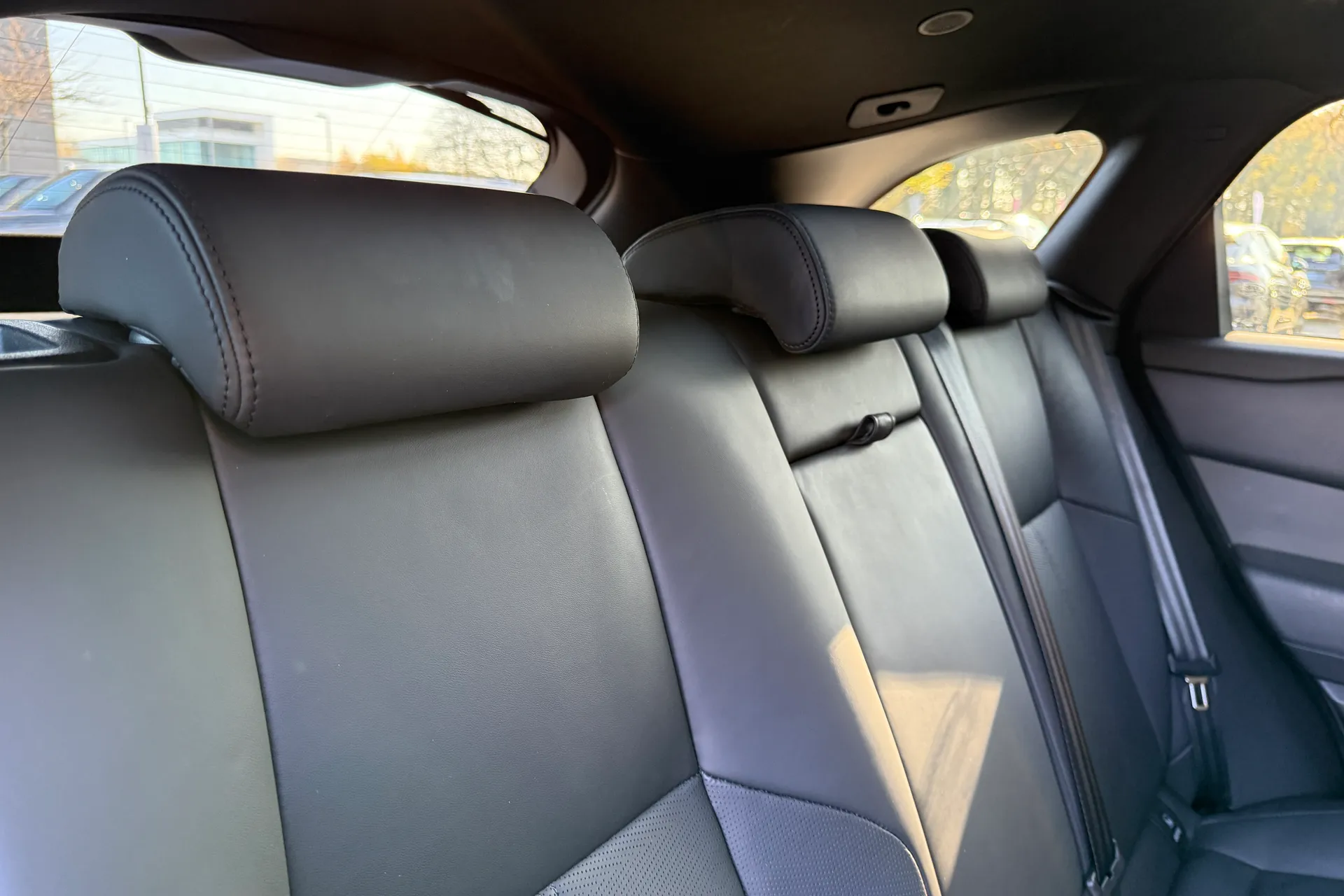 LAND ROVER RANGE ROVER VELAR thumbnail image number 35