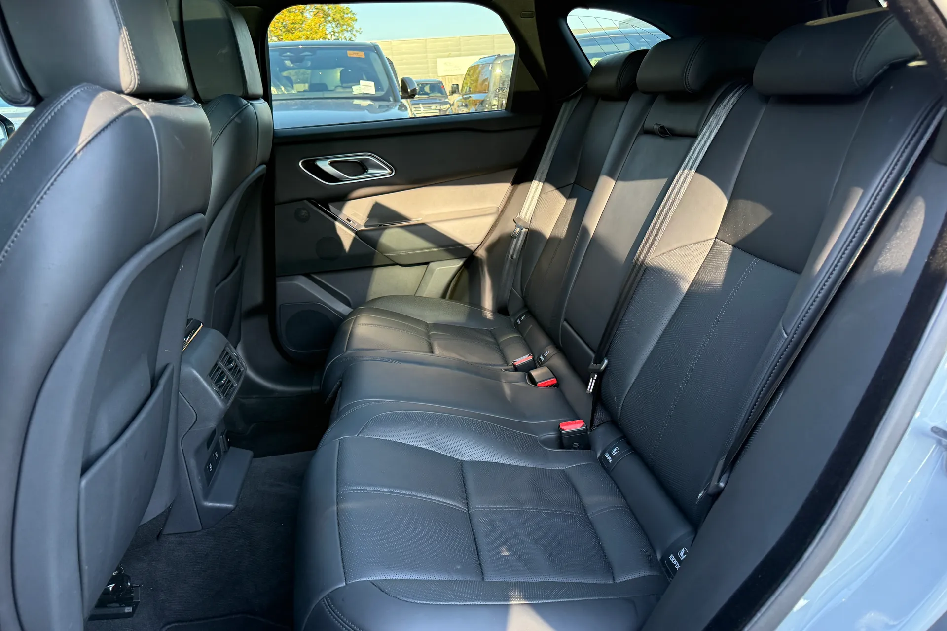 LAND ROVER RANGE ROVER VELAR thumbnail image number 46