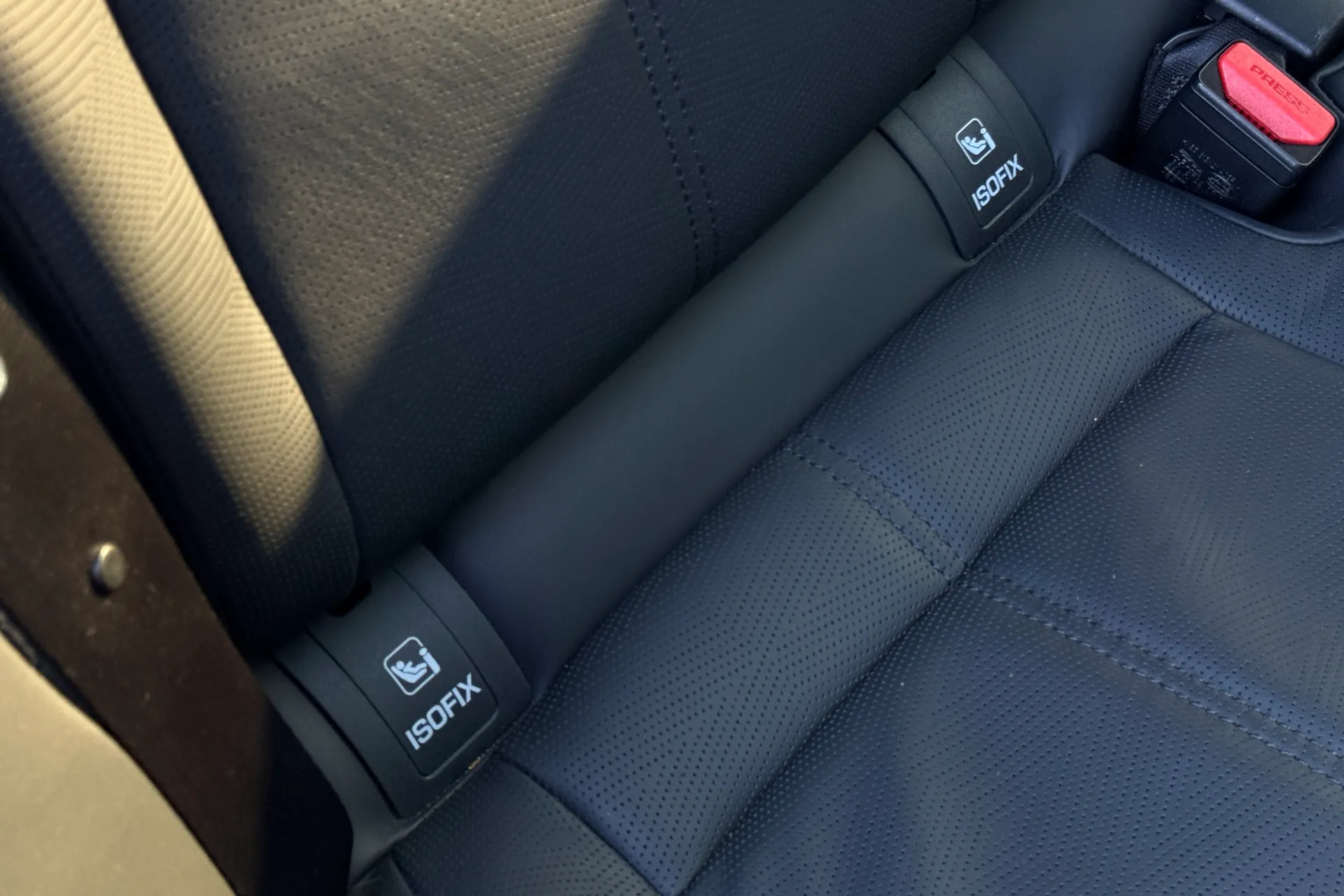 LAND ROVER RANGE ROVER VELAR thumbnail image number 38