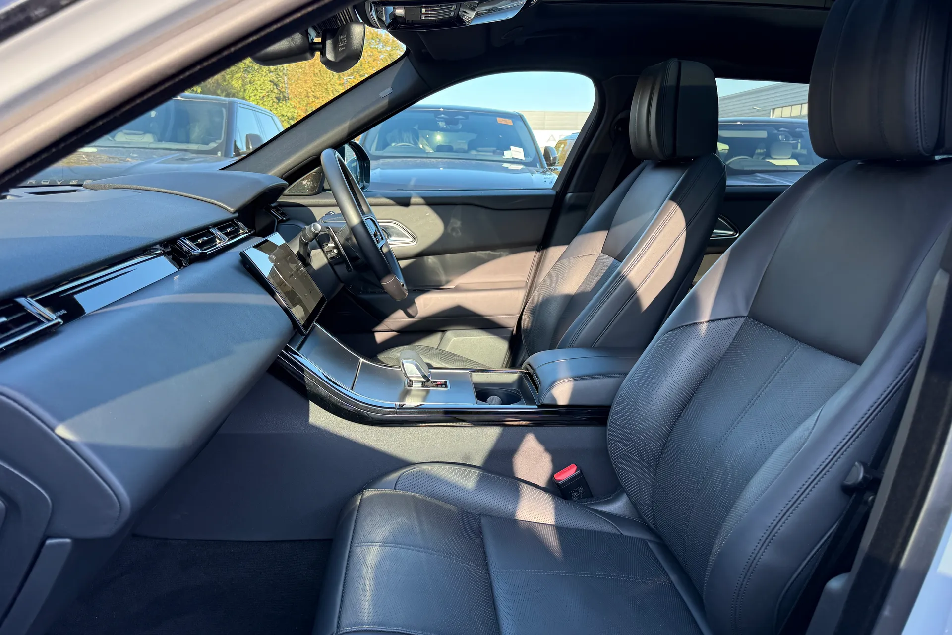 LAND ROVER RANGE ROVER VELAR thumbnail image number 44