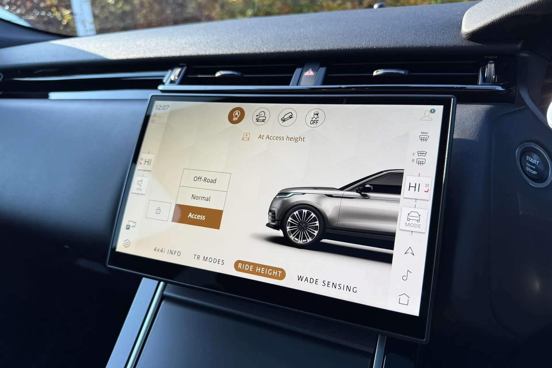 LAND ROVER RANGE ROVER VELAR thumbnail image number 57