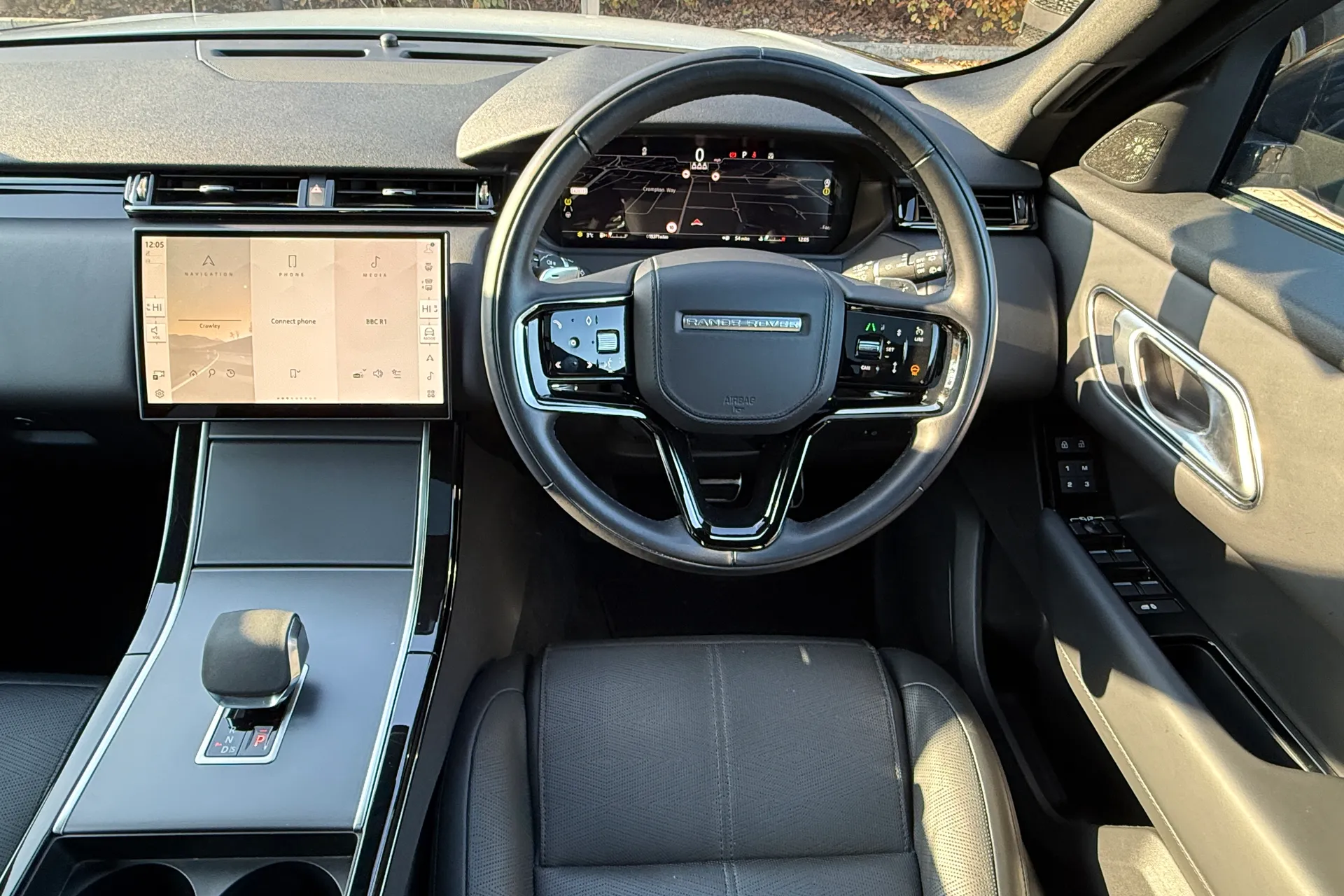 LAND ROVER RANGE ROVER VELAR thumbnail image number 29