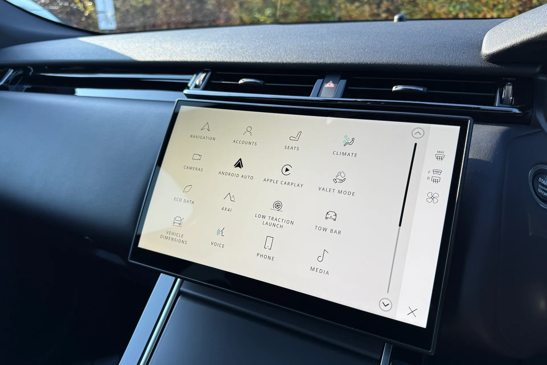 LAND ROVER RANGE ROVER VELAR thumbnail image number 54