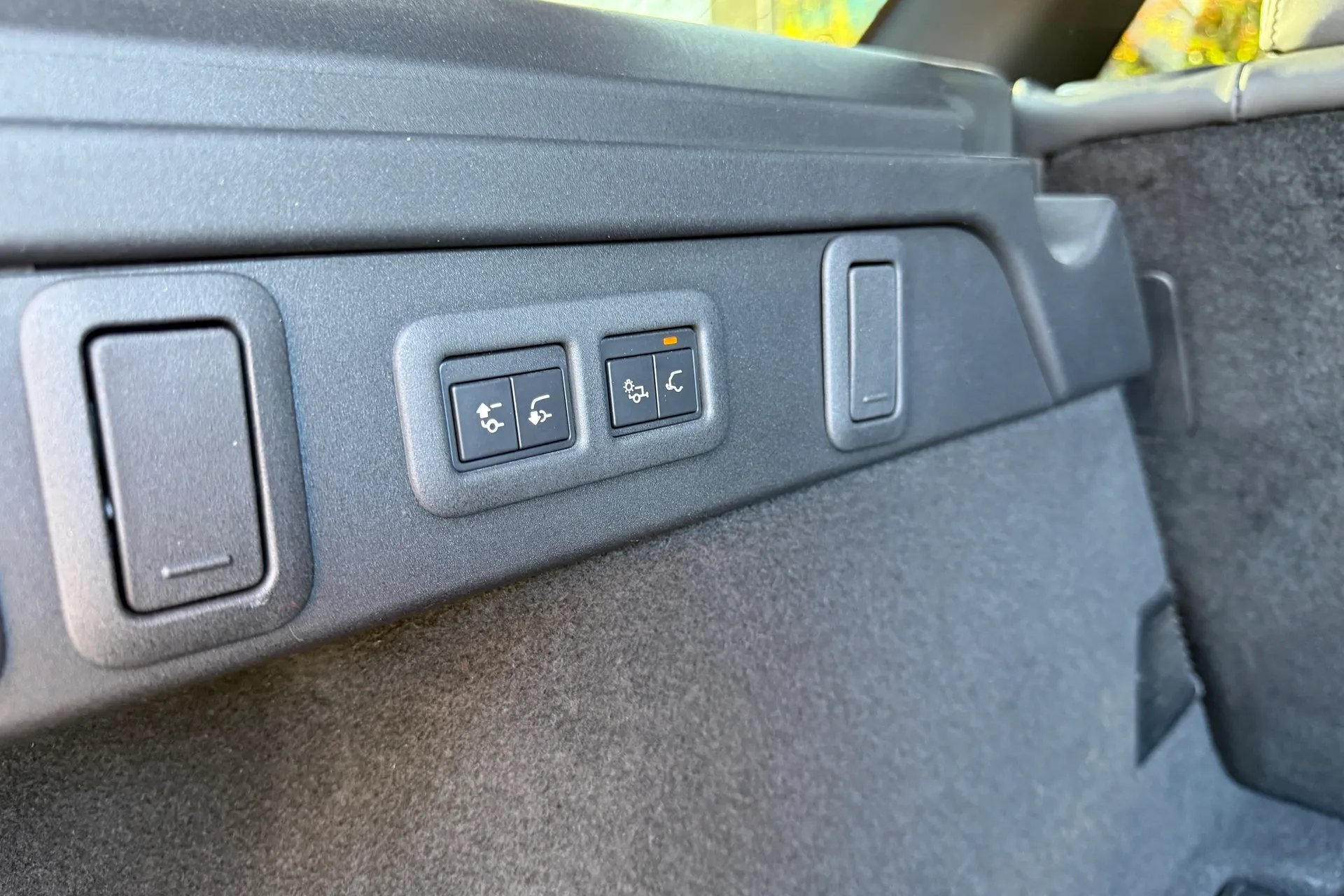 LAND ROVER RANGE ROVER VELAR thumbnail image number 33