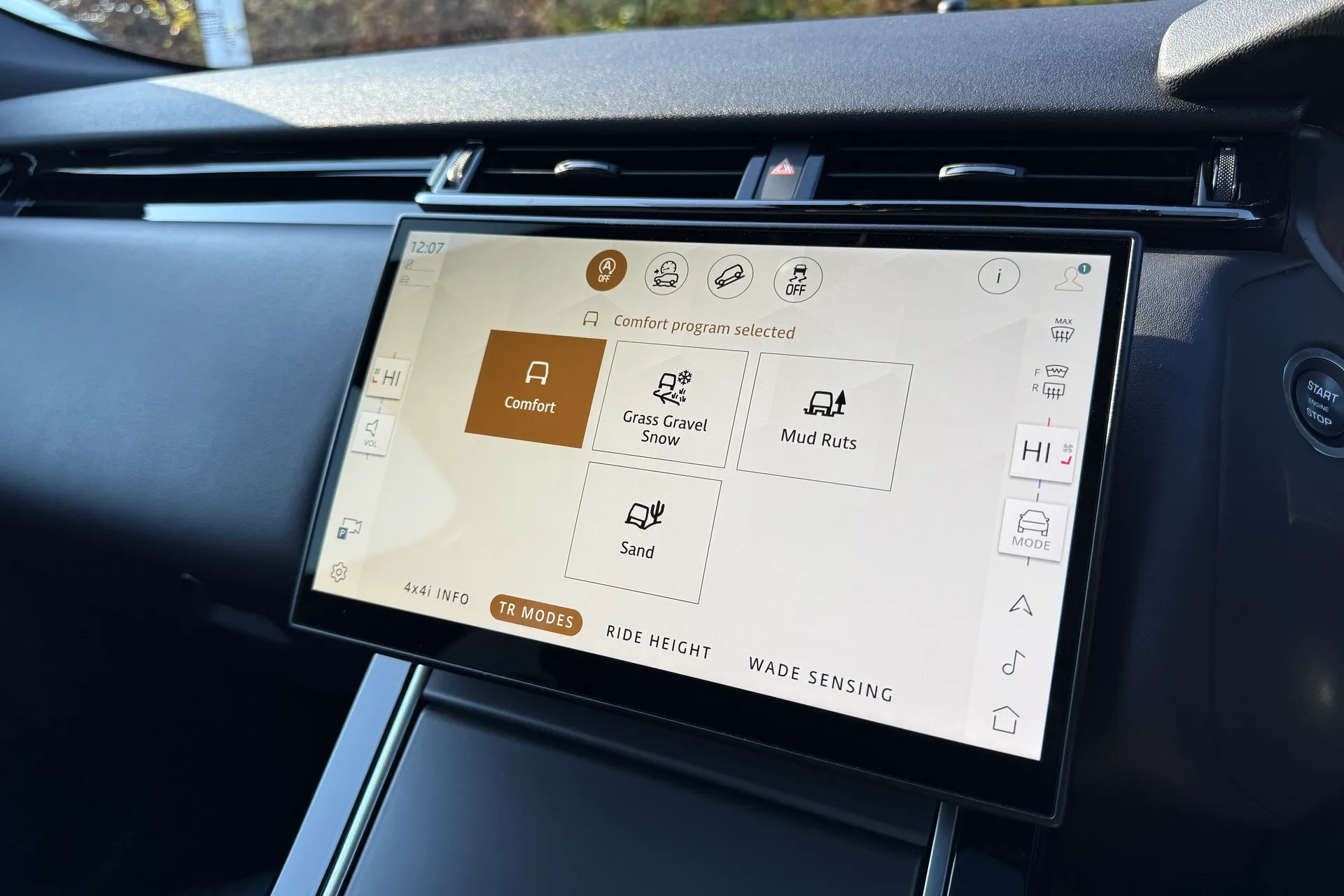 LAND ROVER RANGE ROVER VELAR thumbnail image number 56