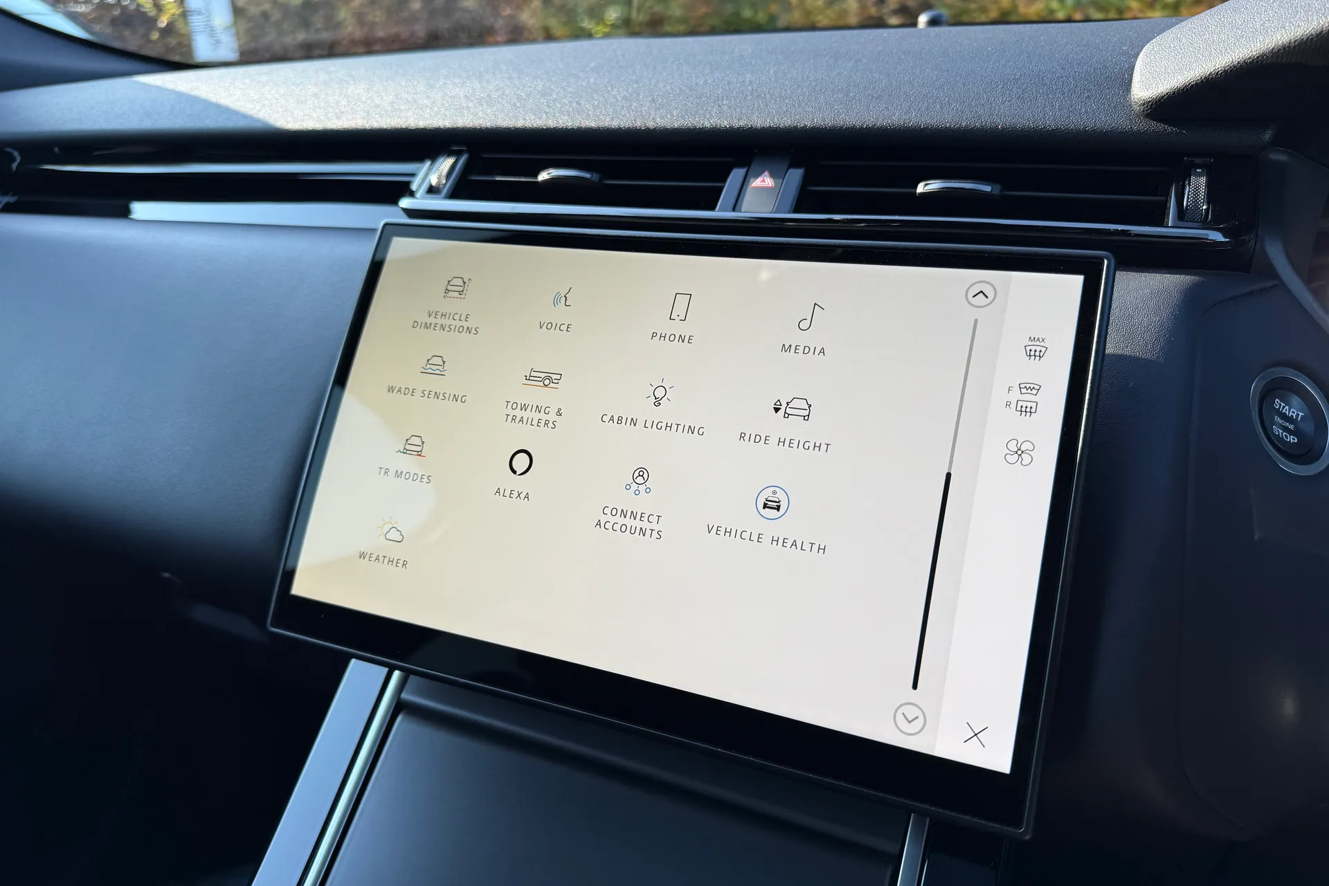 LAND ROVER RANGE ROVER VELAR thumbnail image number 55