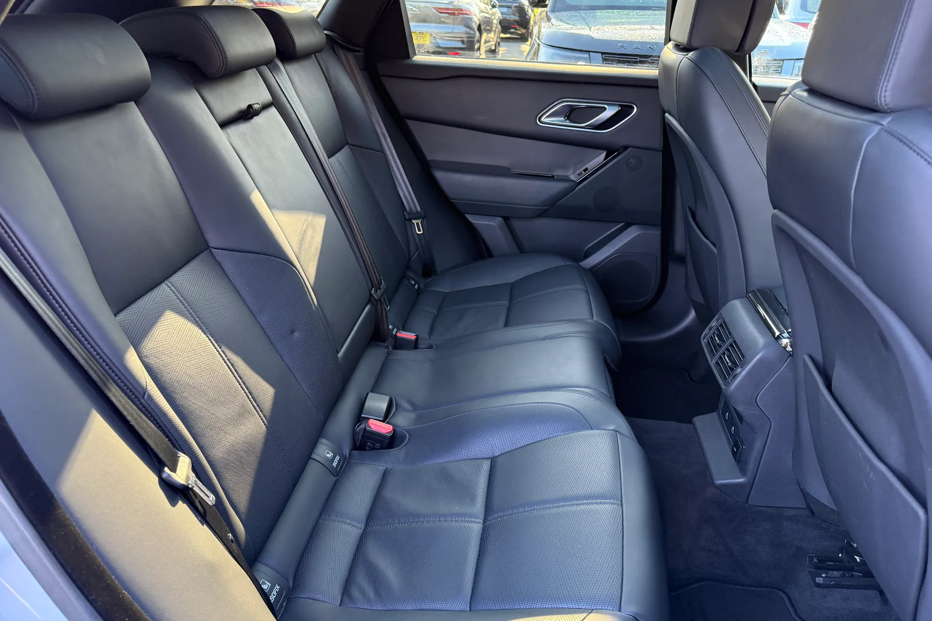 LAND ROVER RANGE ROVER VELAR thumbnail image number 36