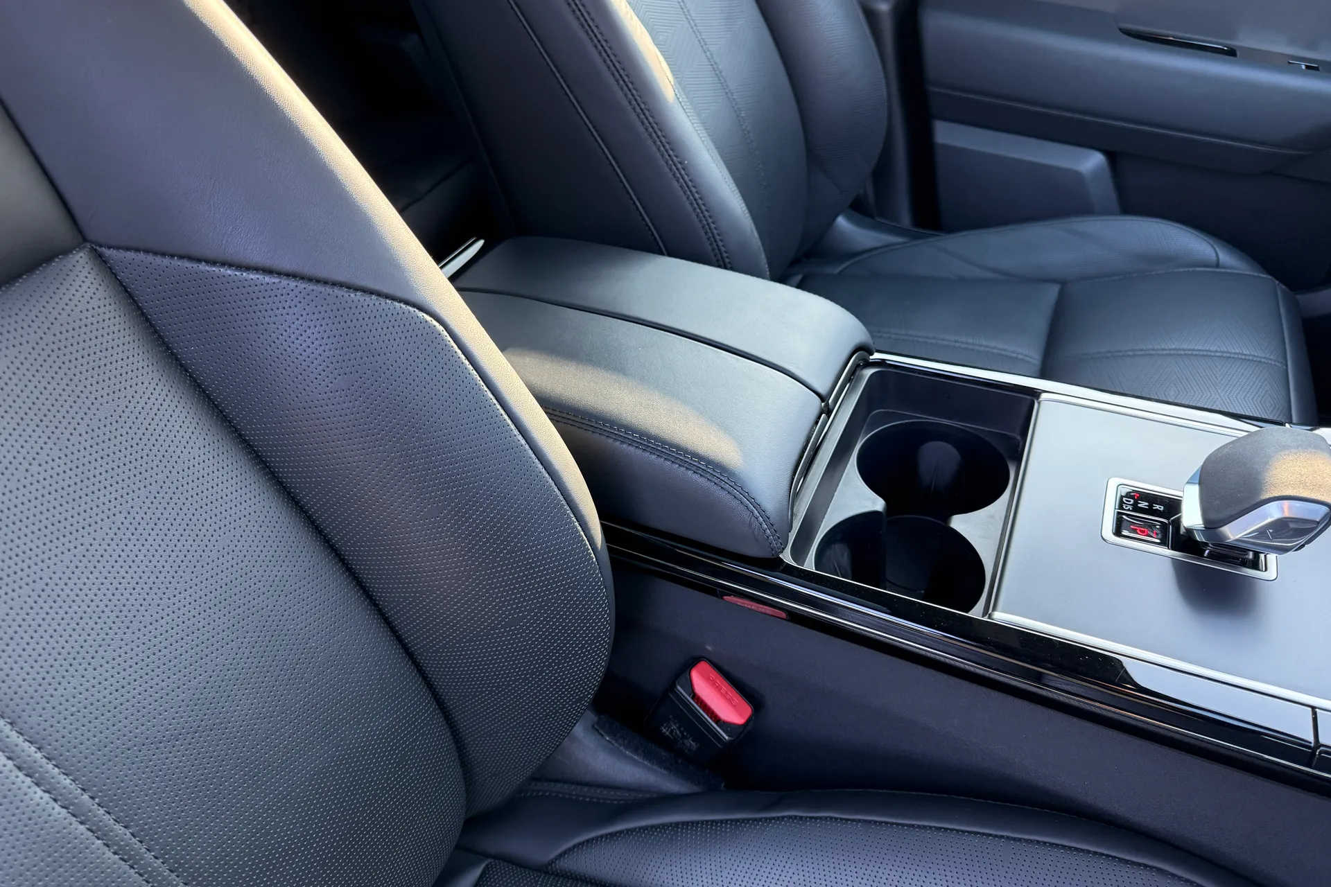 LAND ROVER RANGE ROVER VELAR thumbnail image number 27