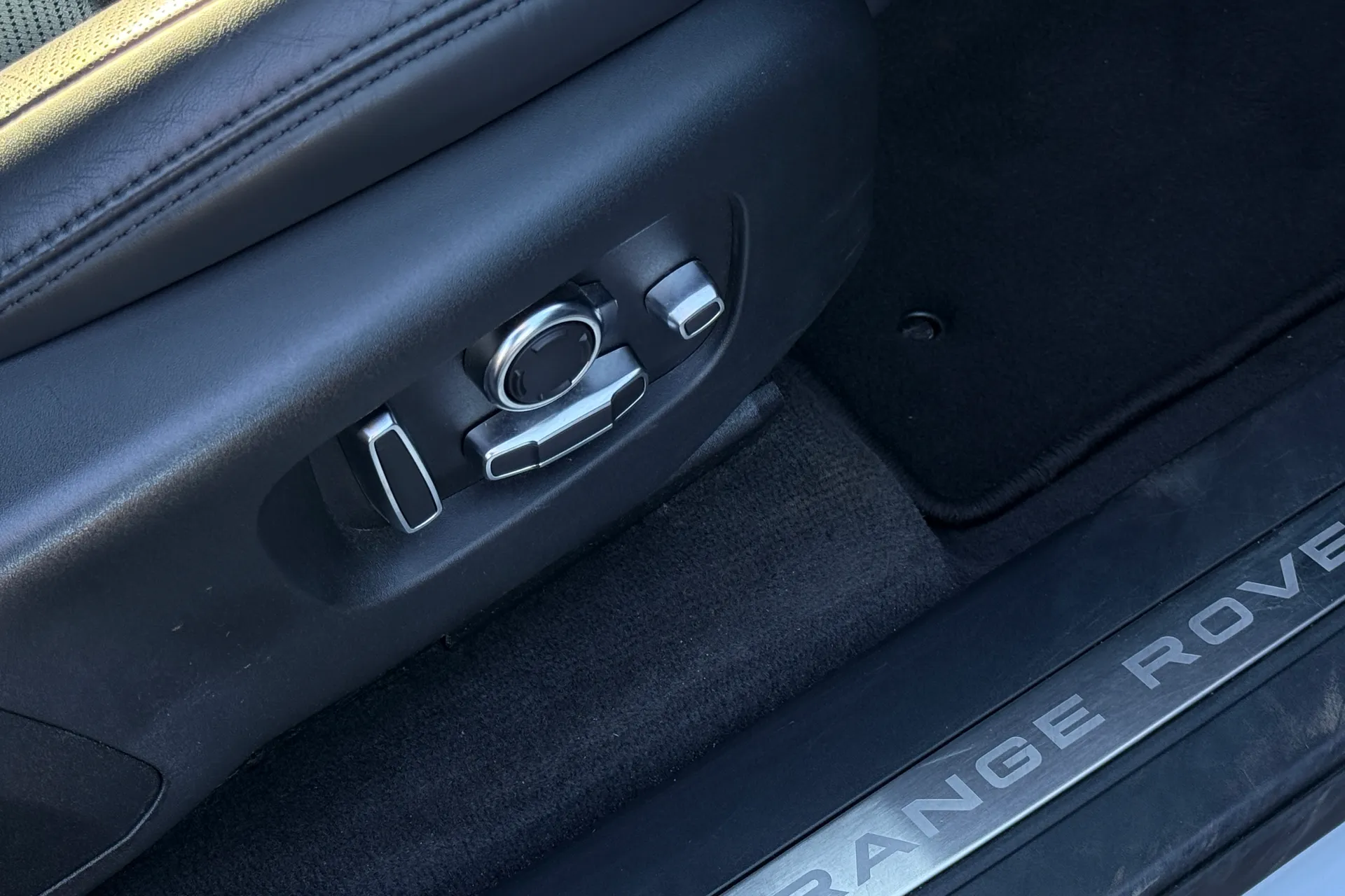 LAND ROVER RANGE ROVER VELAR thumbnail image number 50