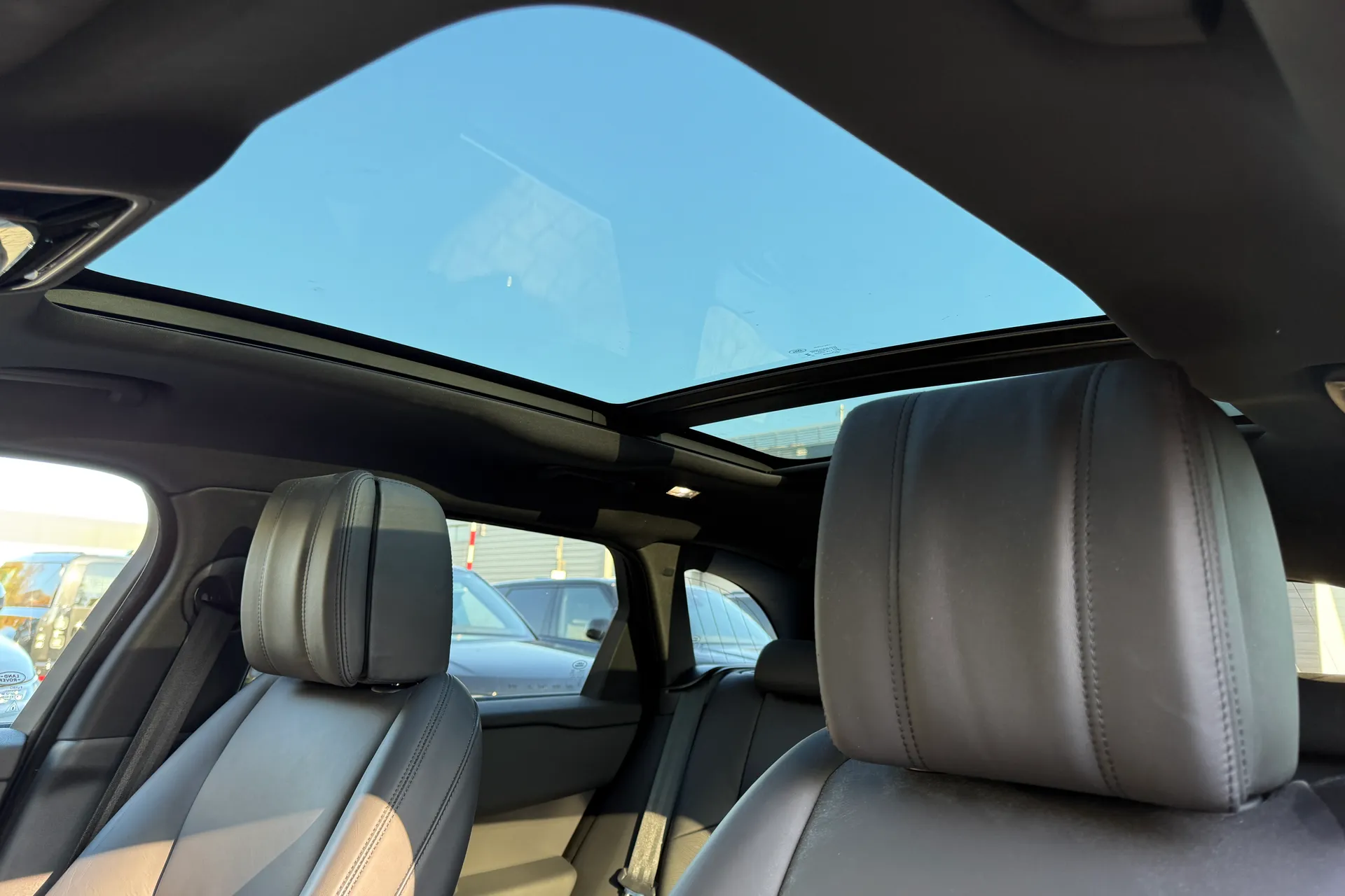 LAND ROVER RANGE ROVER VELAR thumbnail image number 4