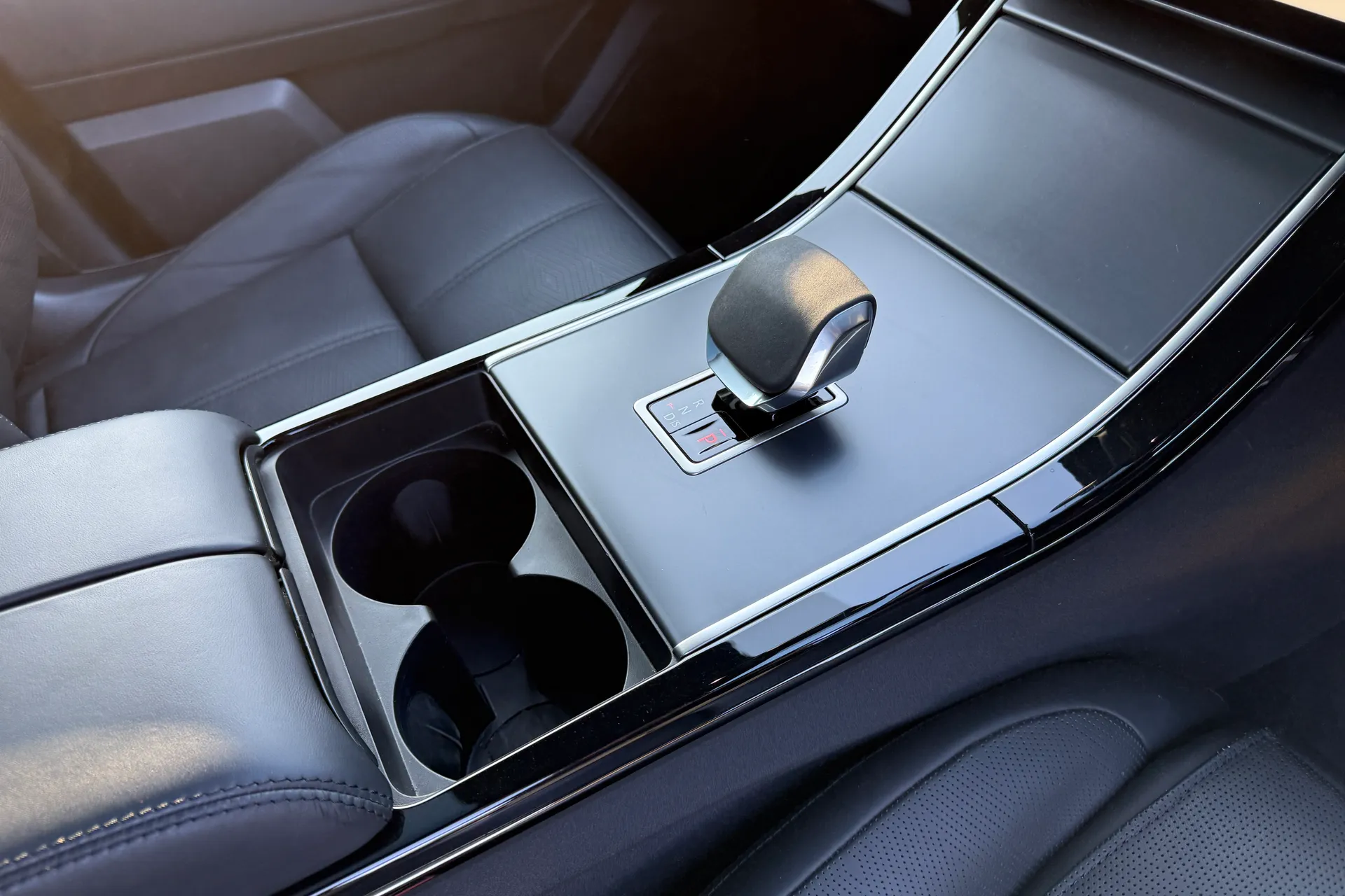 LAND ROVER RANGE ROVER VELAR thumbnail image number 26