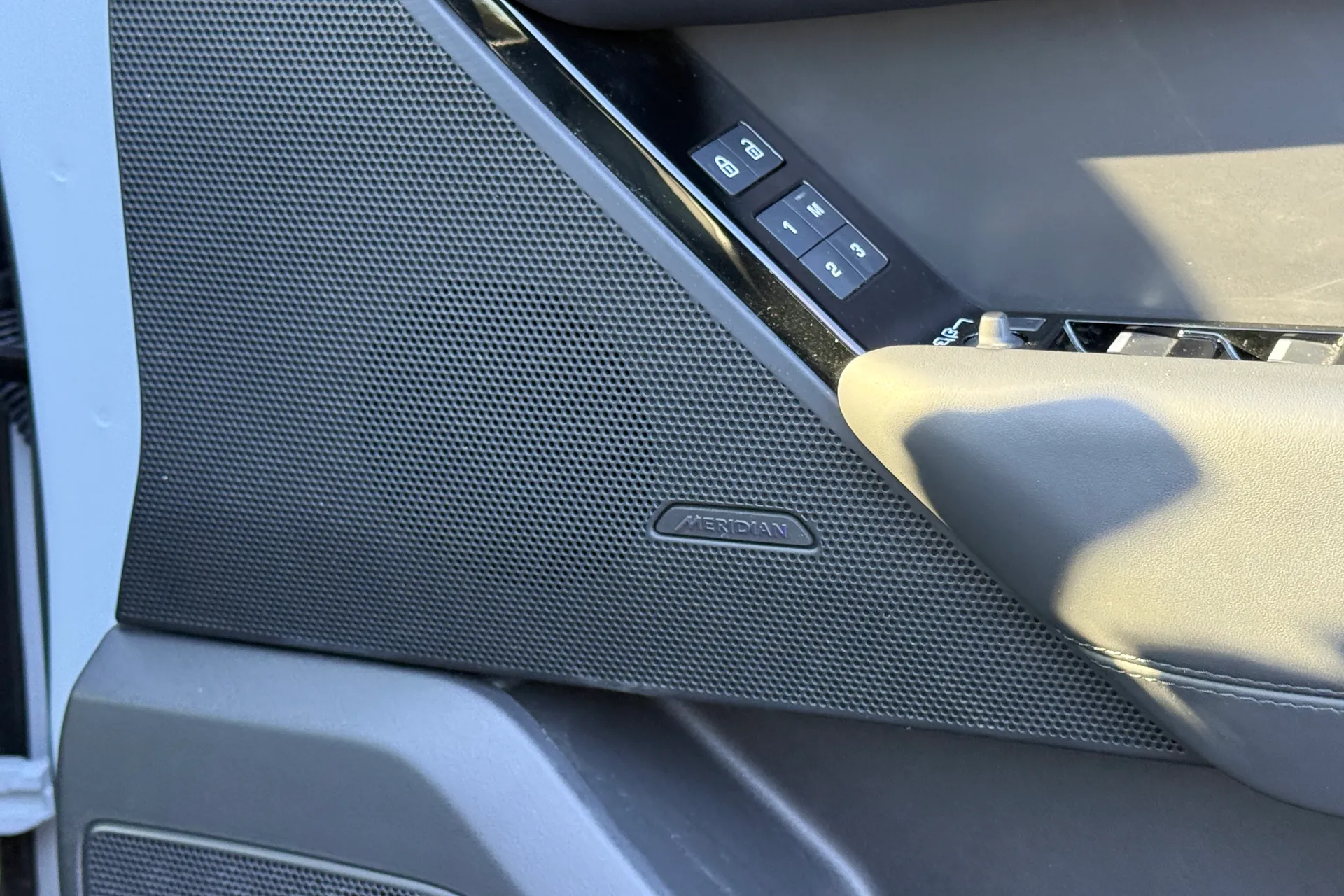 LAND ROVER RANGE ROVER VELAR thumbnail image number 51