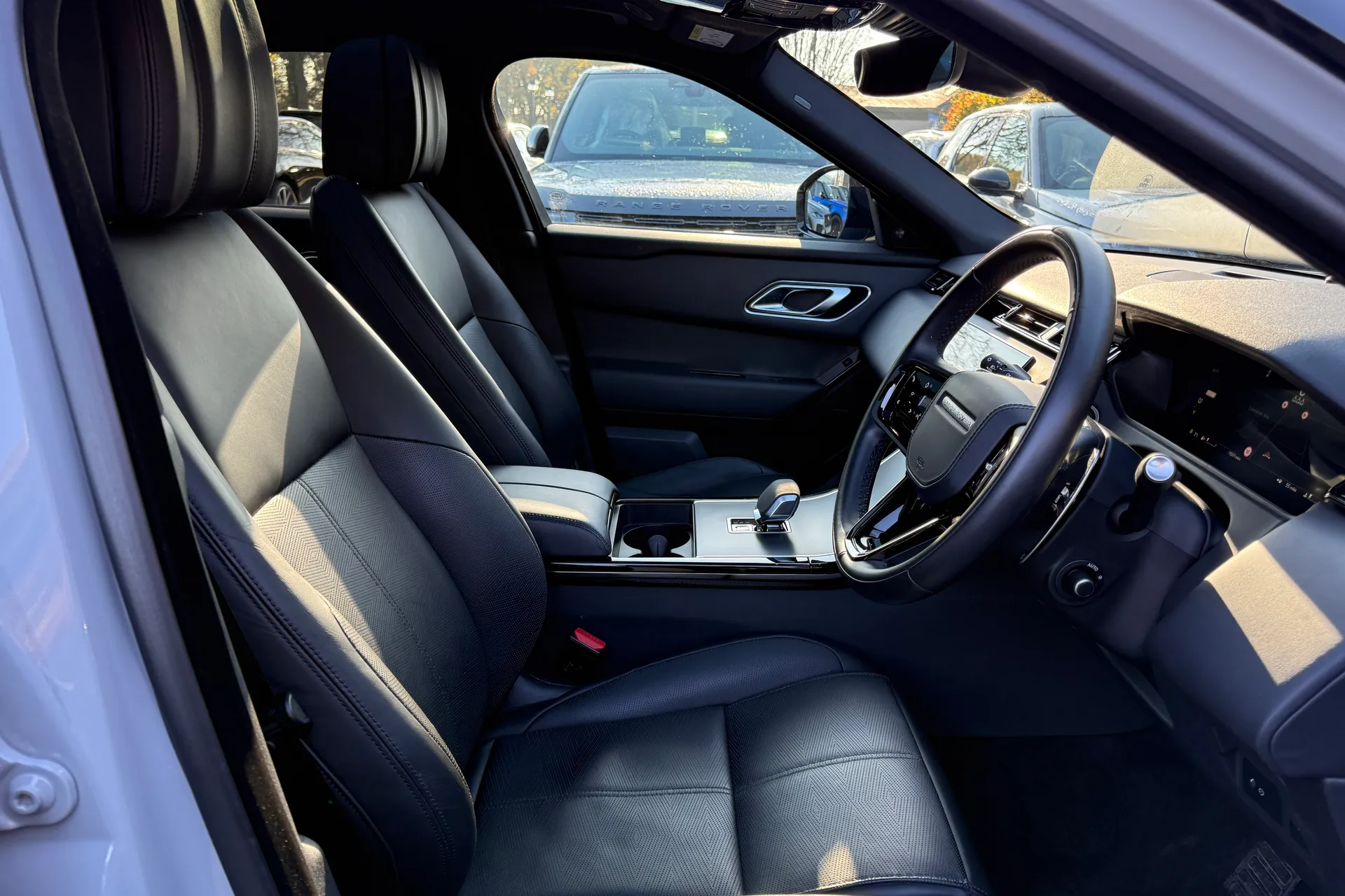 LAND ROVER RANGE ROVER VELAR thumbnail image number 41