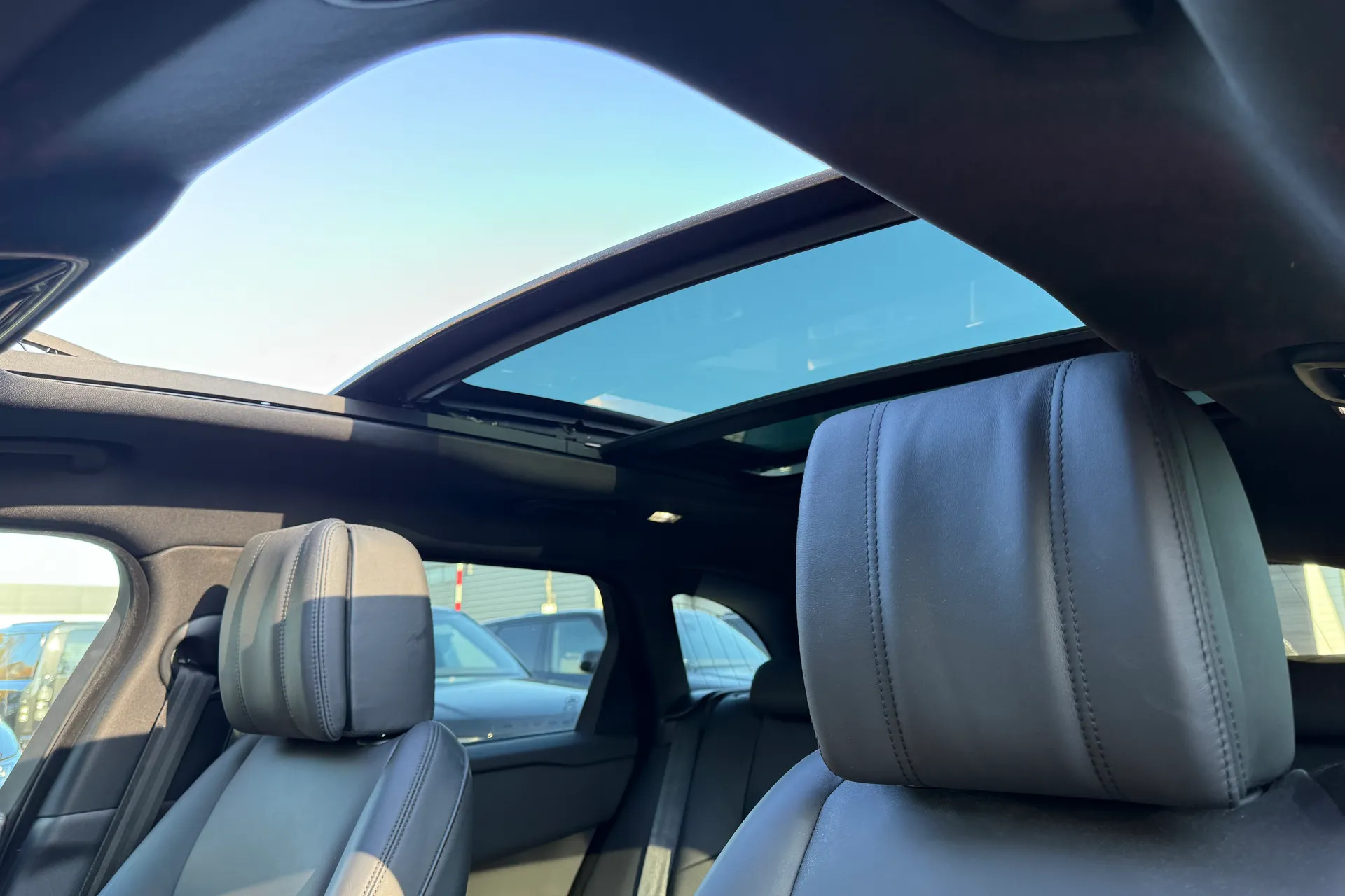 LAND ROVER RANGE ROVER VELAR thumbnail image number 5