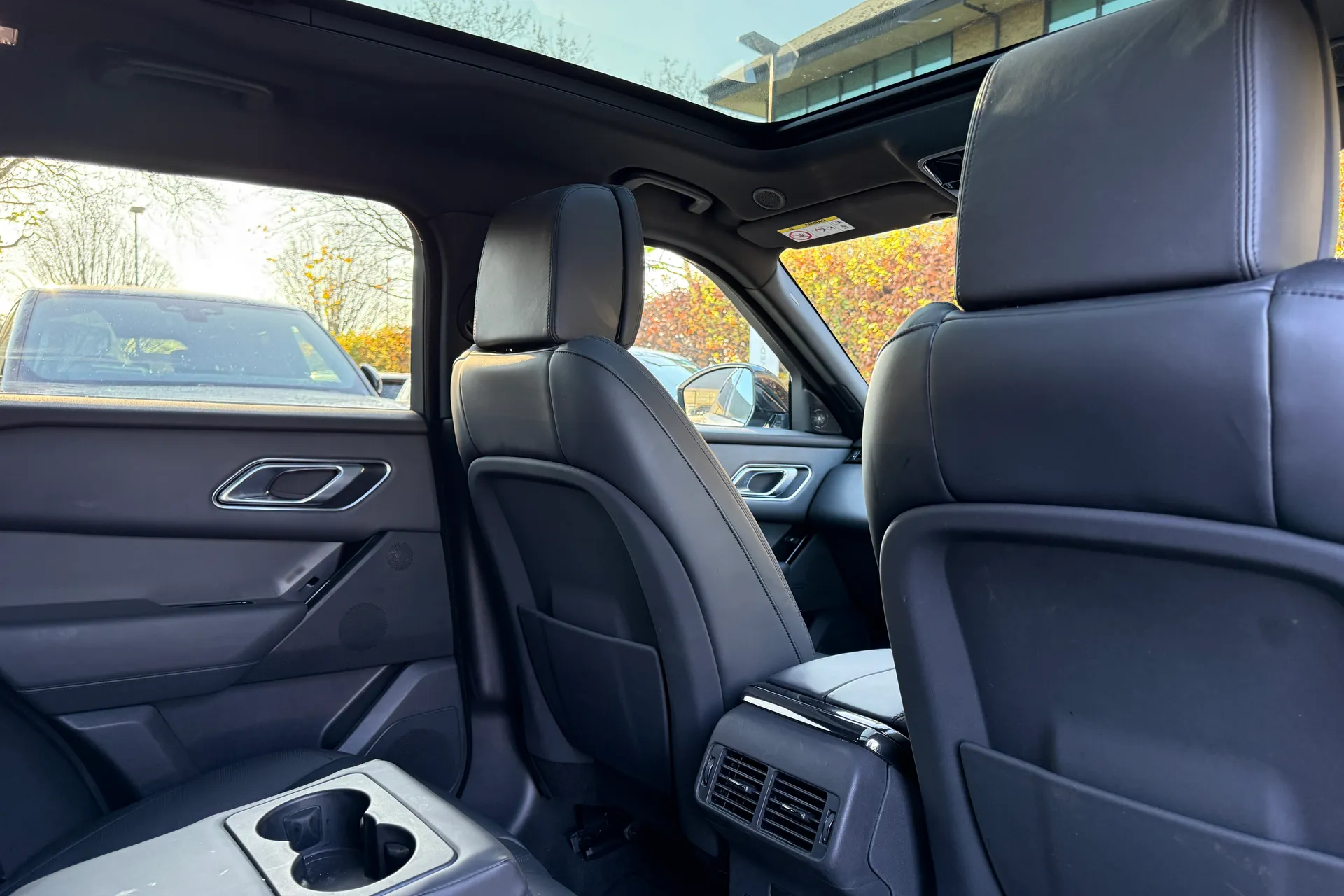 LAND ROVER RANGE ROVER VELAR thumbnail image number 37