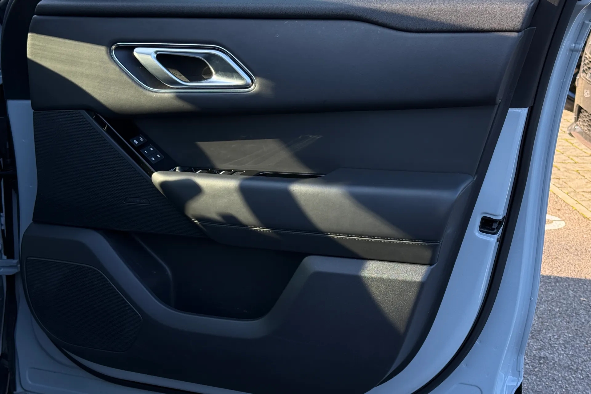 LAND ROVER RANGE ROVER VELAR thumbnail image number 52